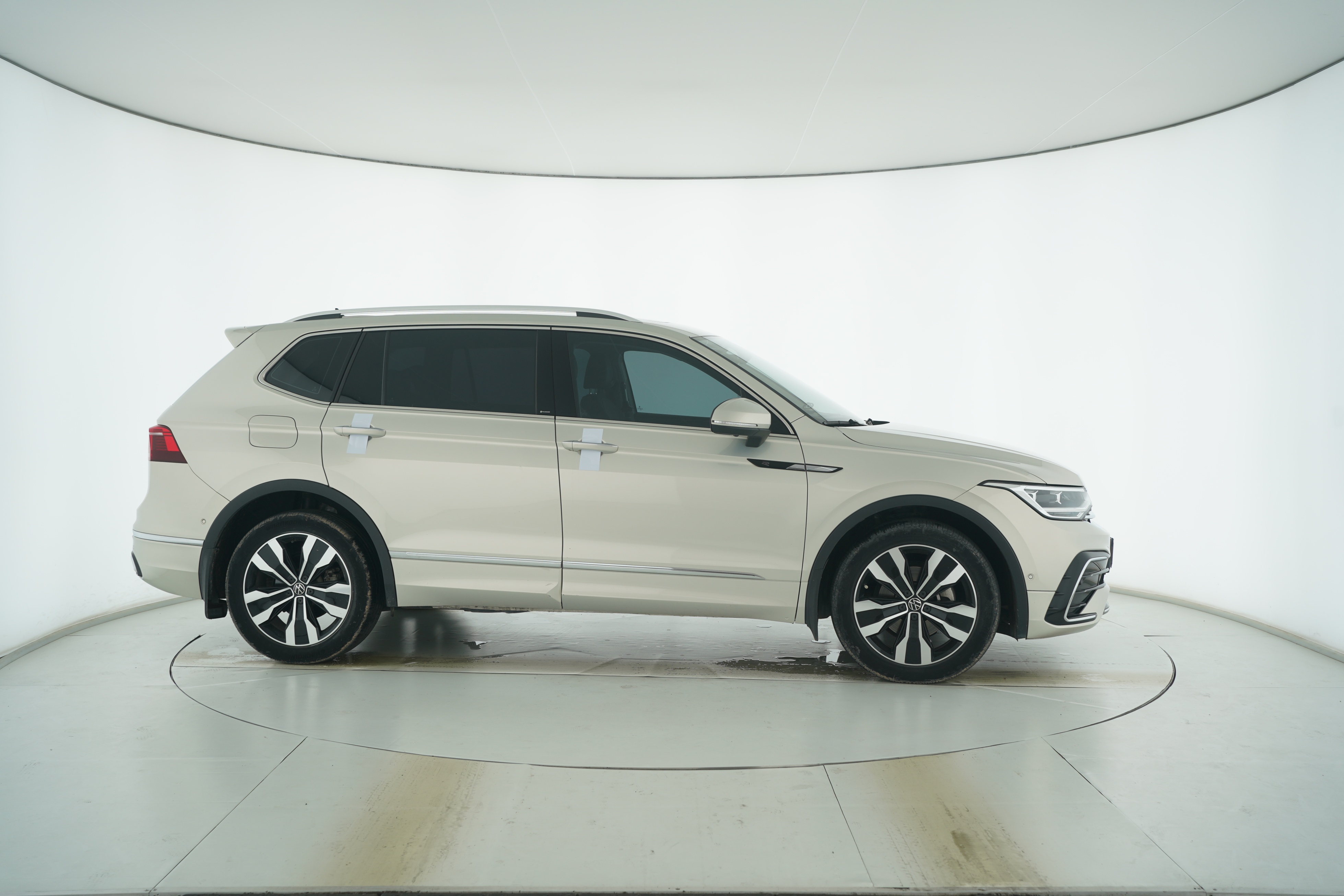 Volkswagen Tiguan L 2022 — фото 8