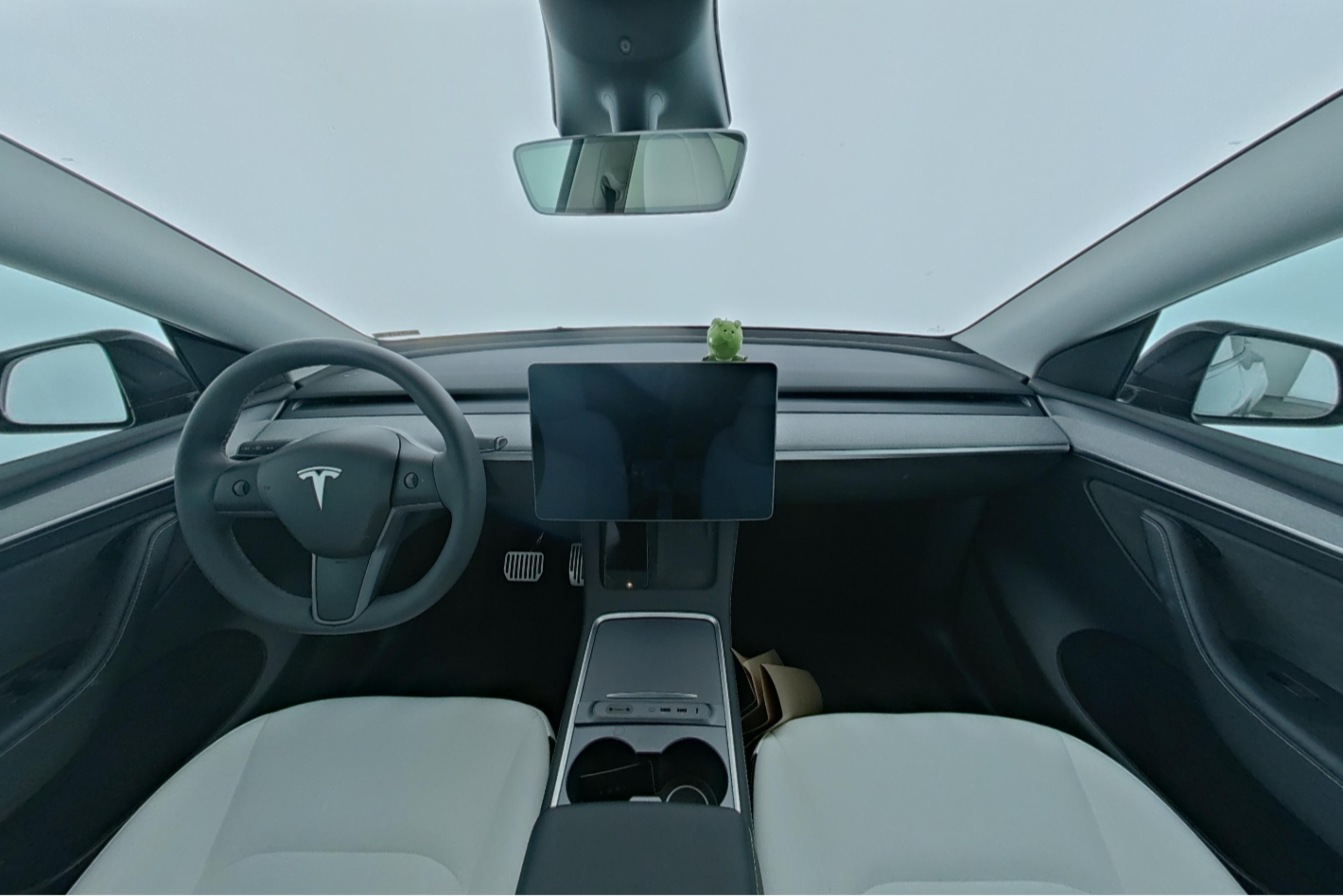 Tesla Model Y 2022 — фото 9