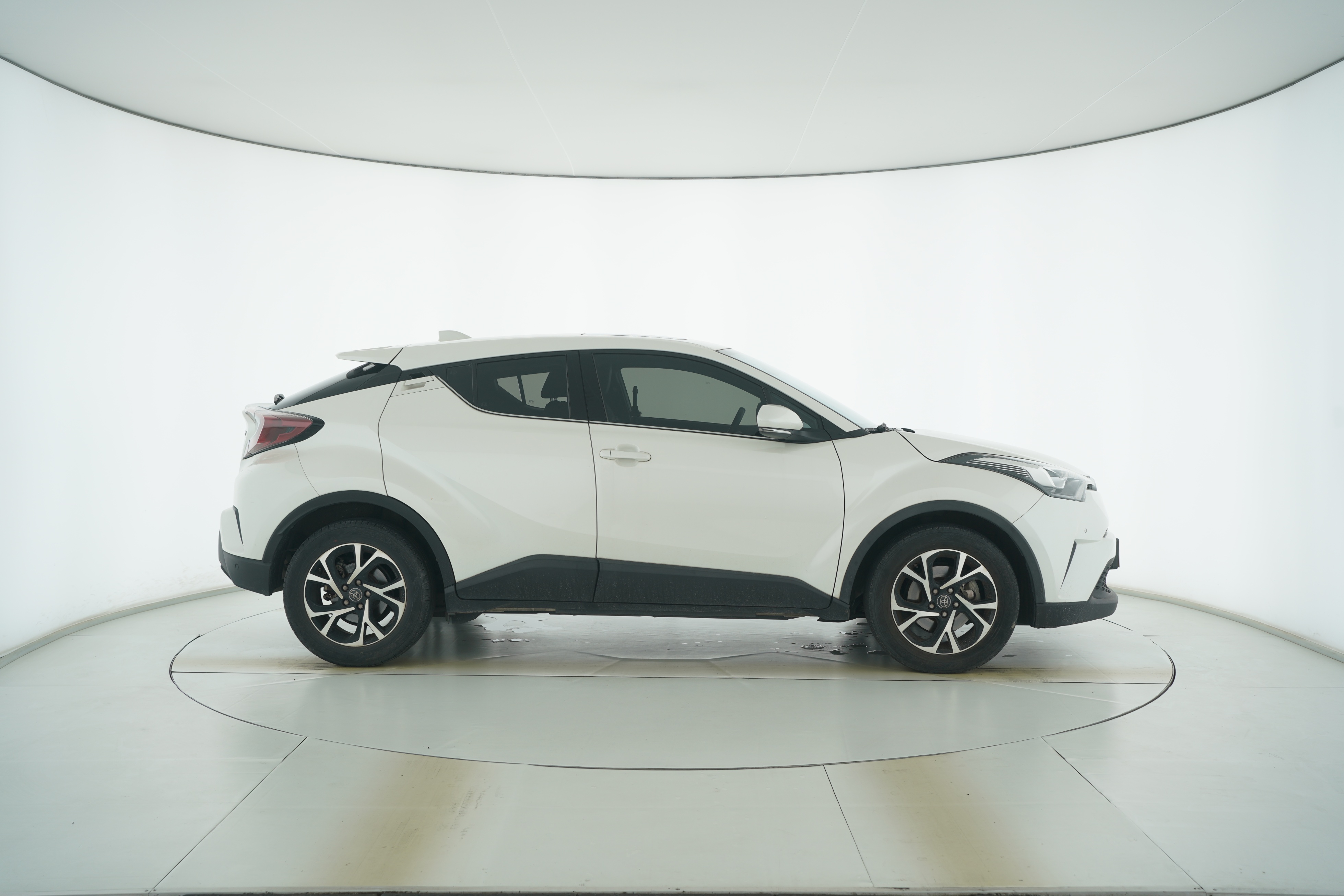 Toyota C-HR 2020 — фото 8
