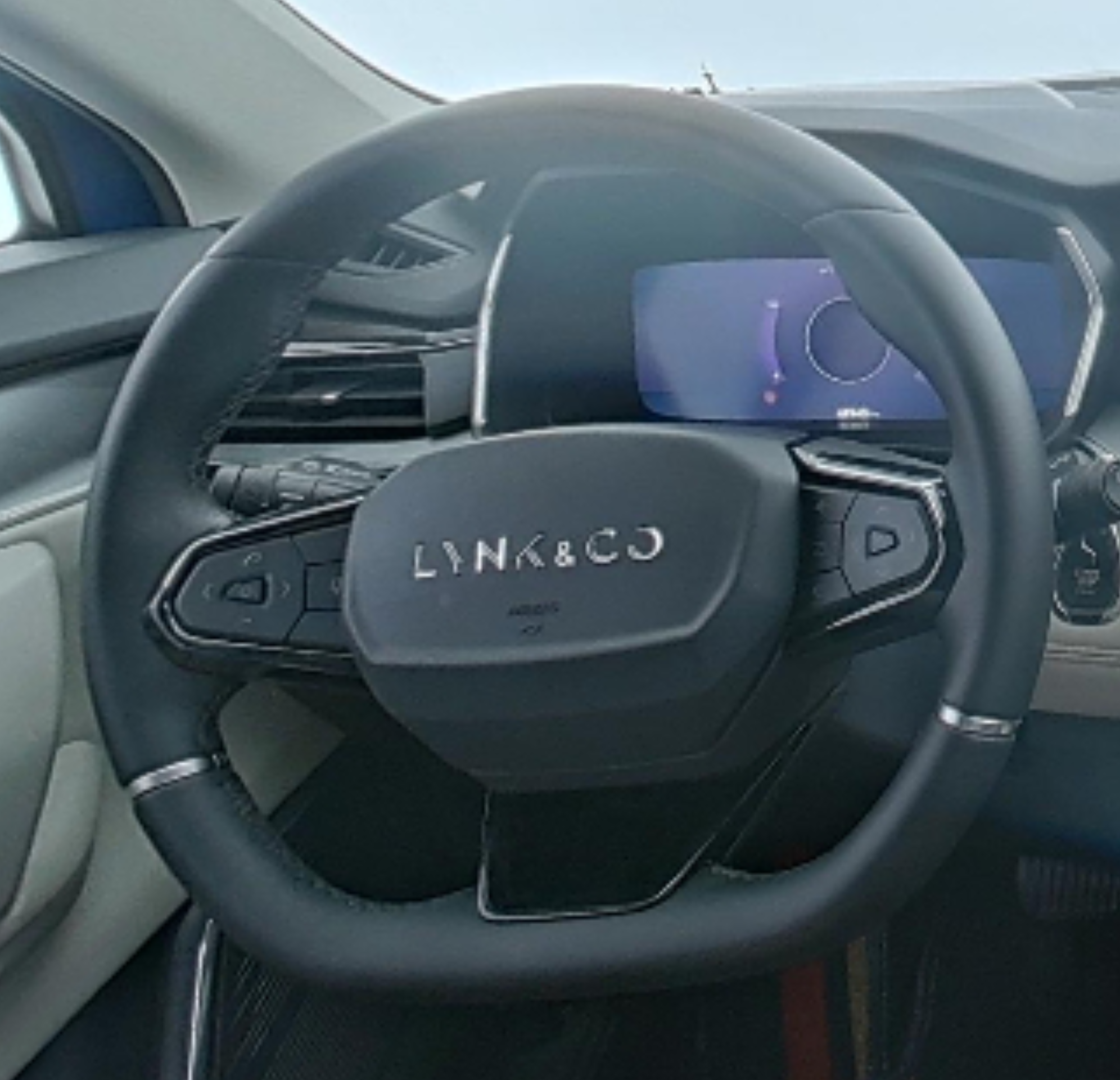 Lynk&co Lynk & Co 02 PHEV 2020 — фото 10