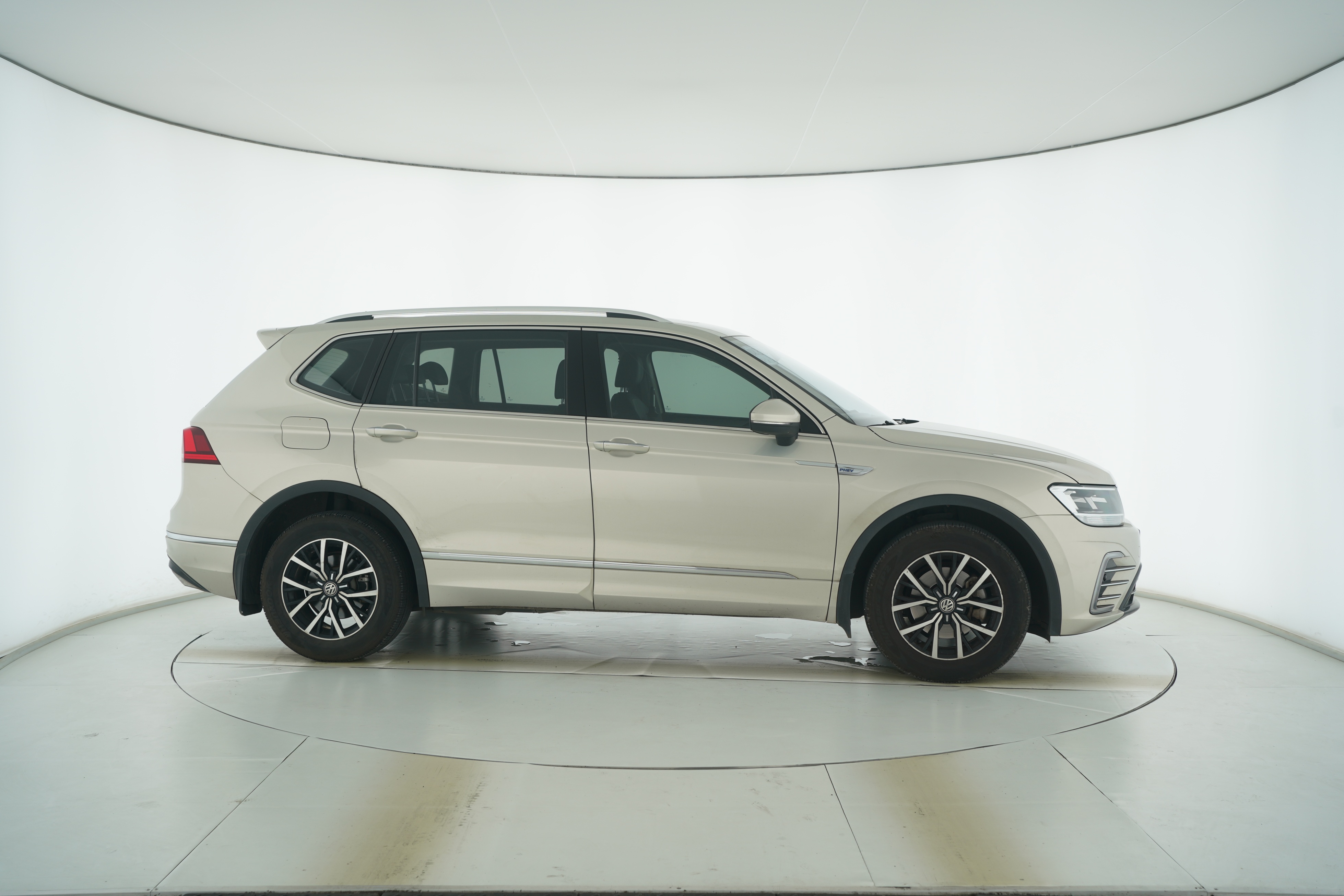 Volkswagen Tiguan L Plug-in Hybrid 2019 — фото 8
