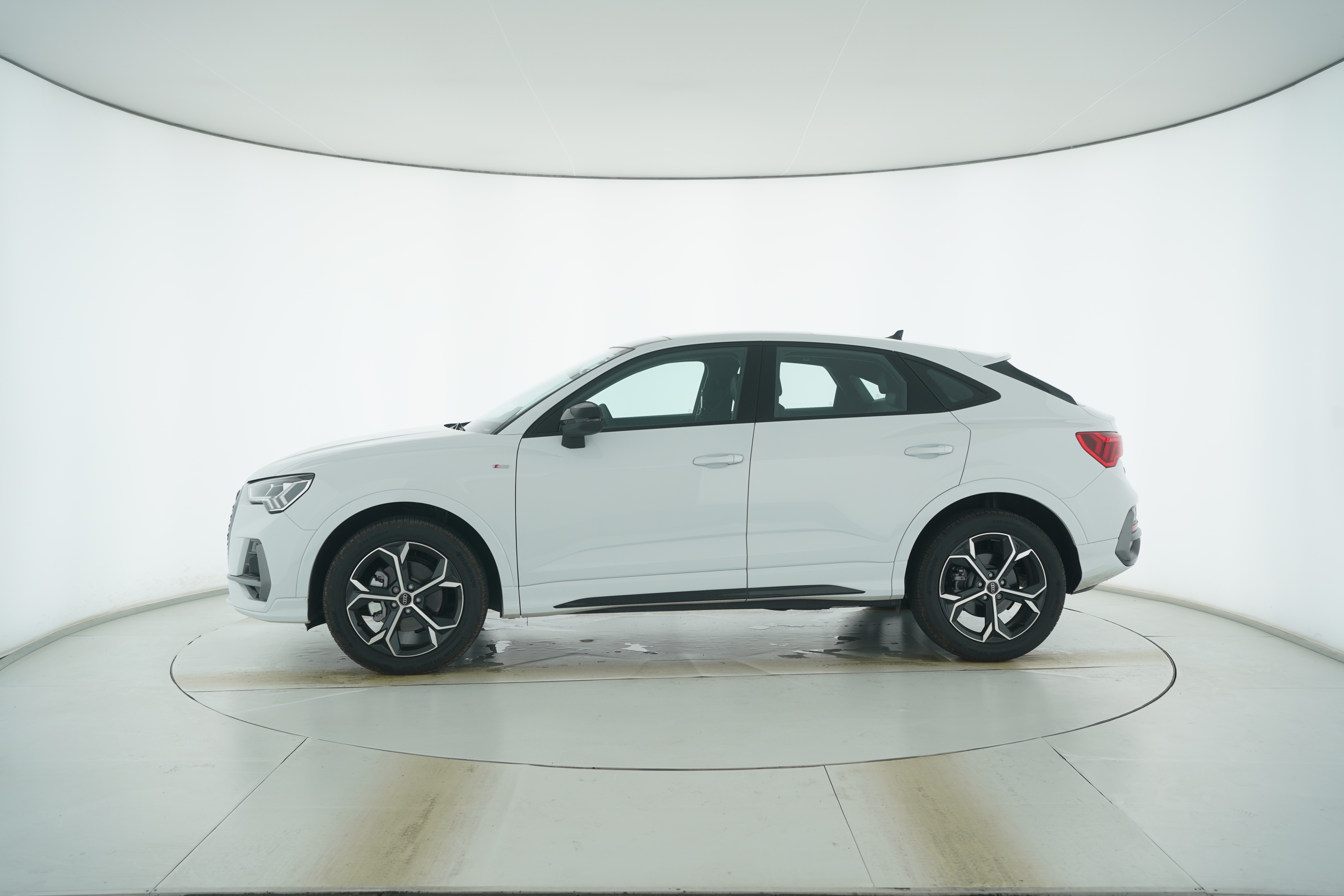 Audi Q3 Sportback 2024 — фото 7
