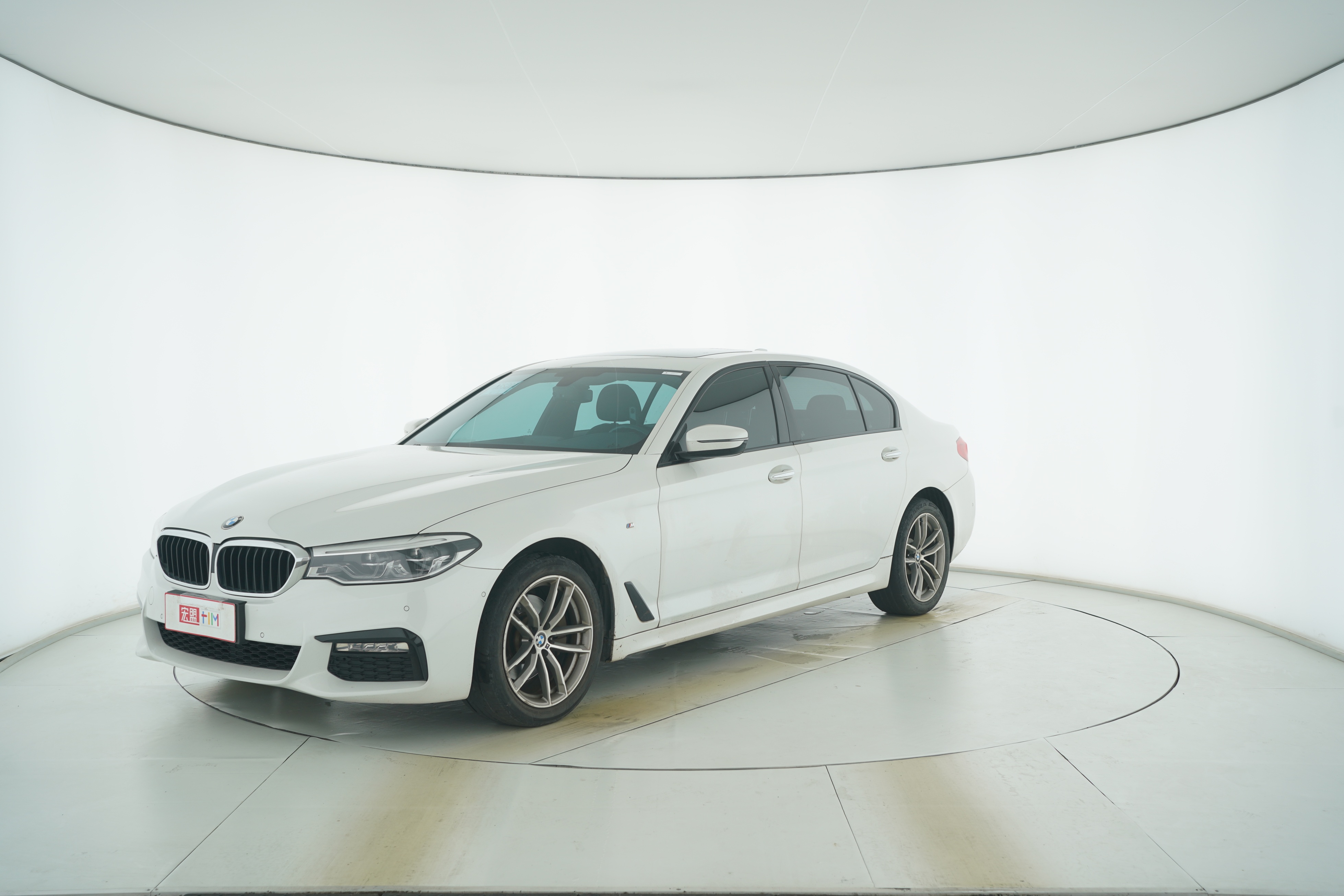 BMW 5 Series 2018 — фото 1