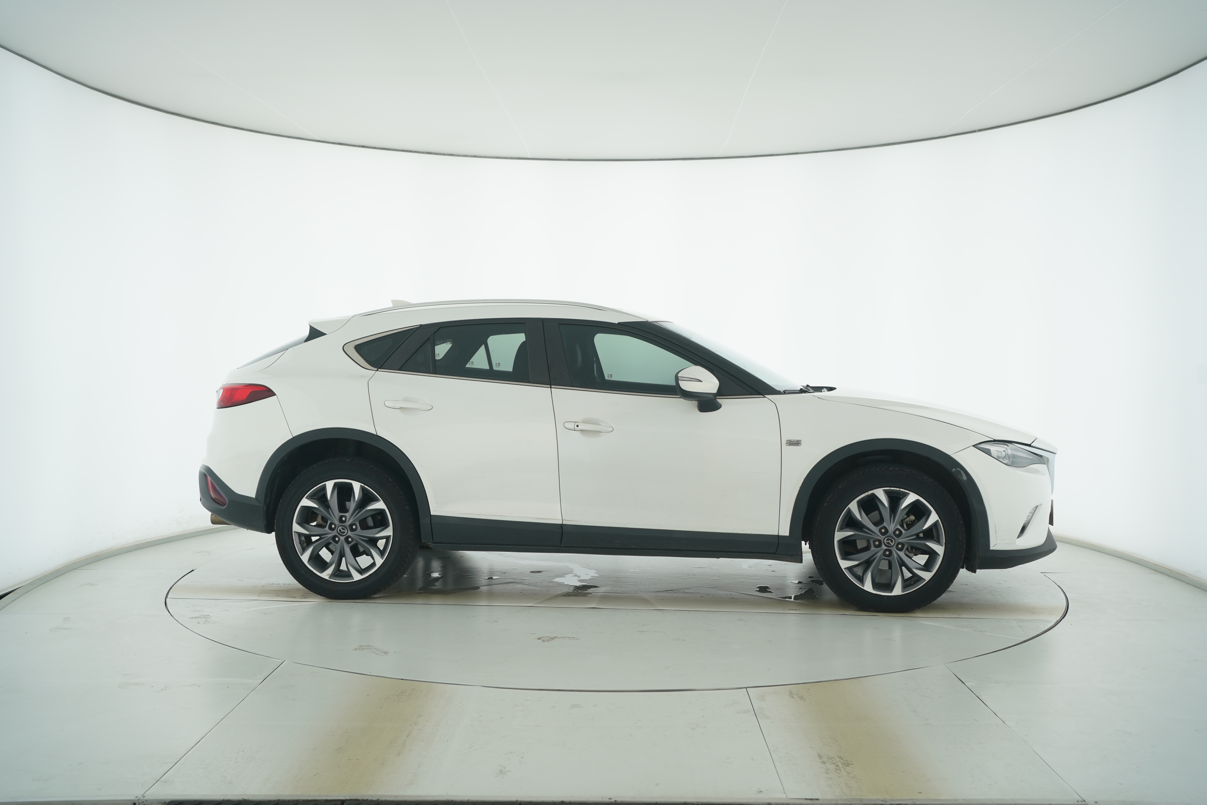 Mazda CX-4 2018 — фото 8