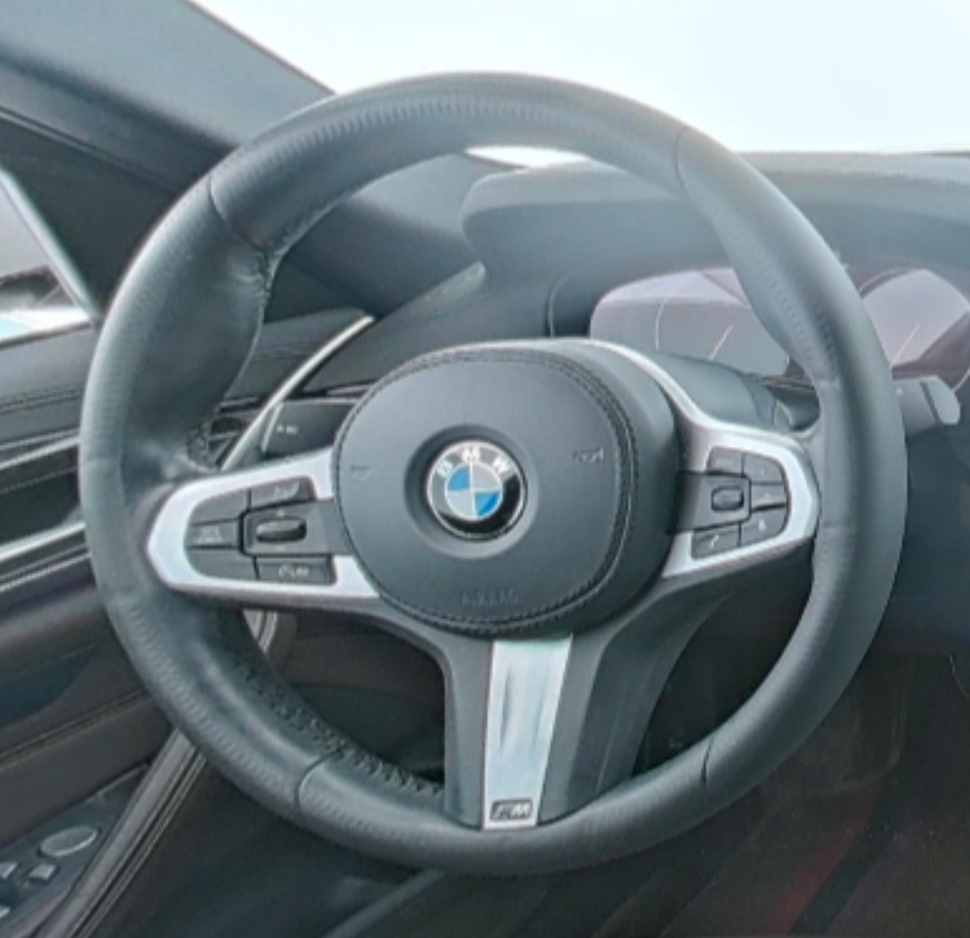 BMW 5 Series 2019 — фото 10