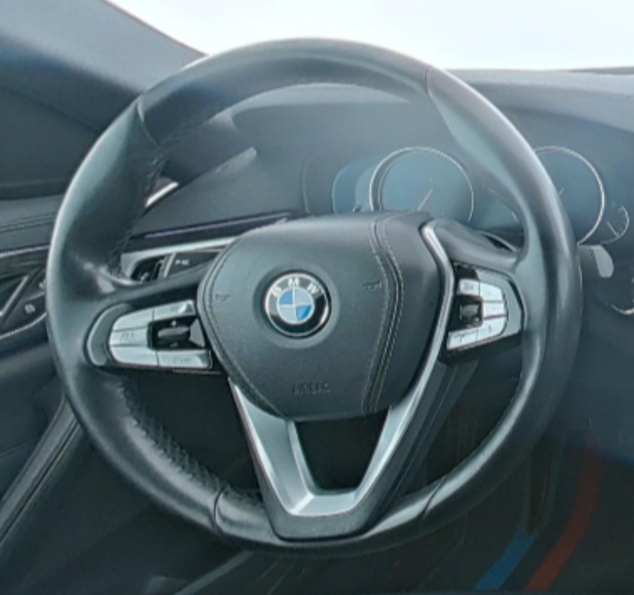 BMW 5 Series 2018 — фото 10