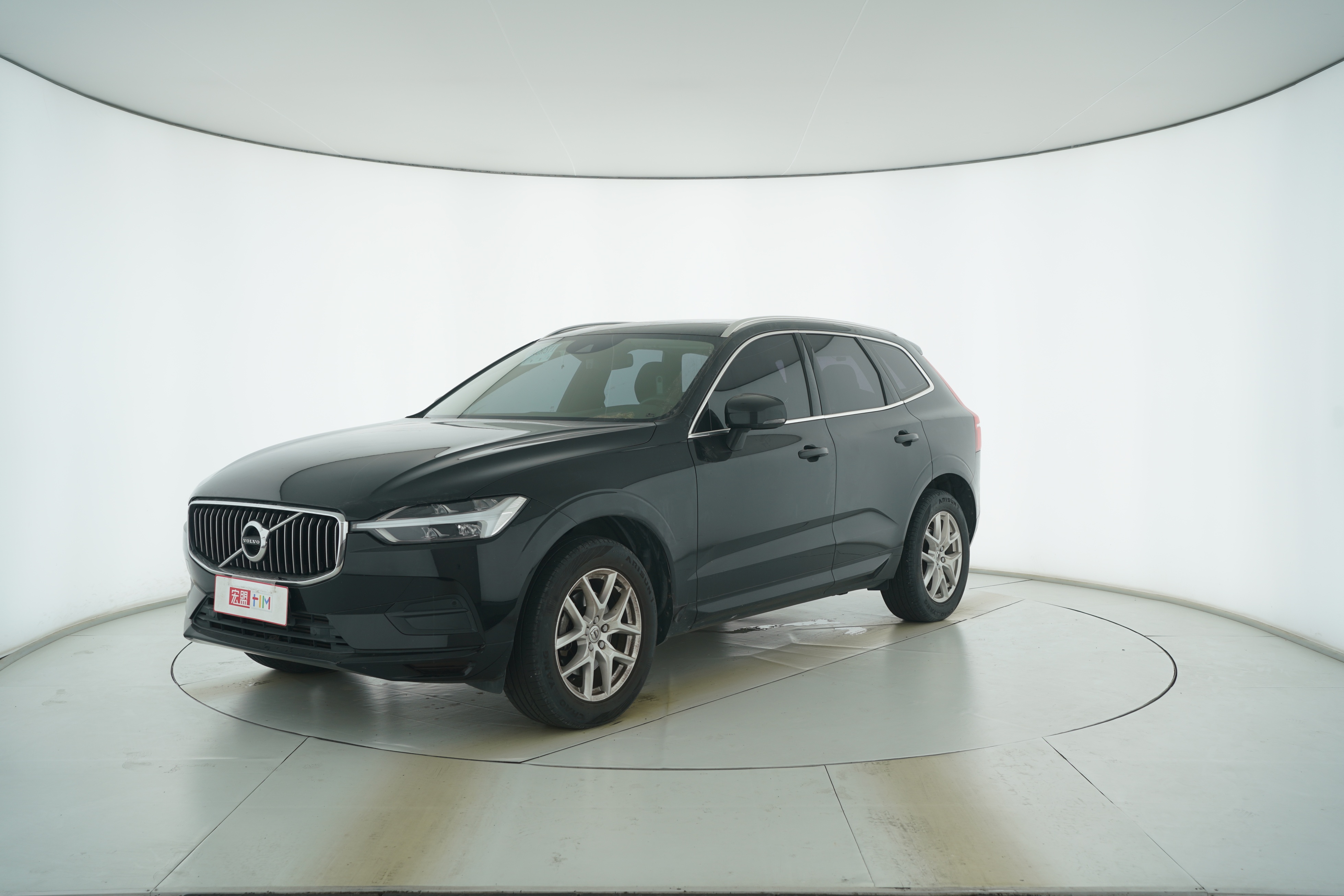 VOLVO XC60 2019 — фото 1
