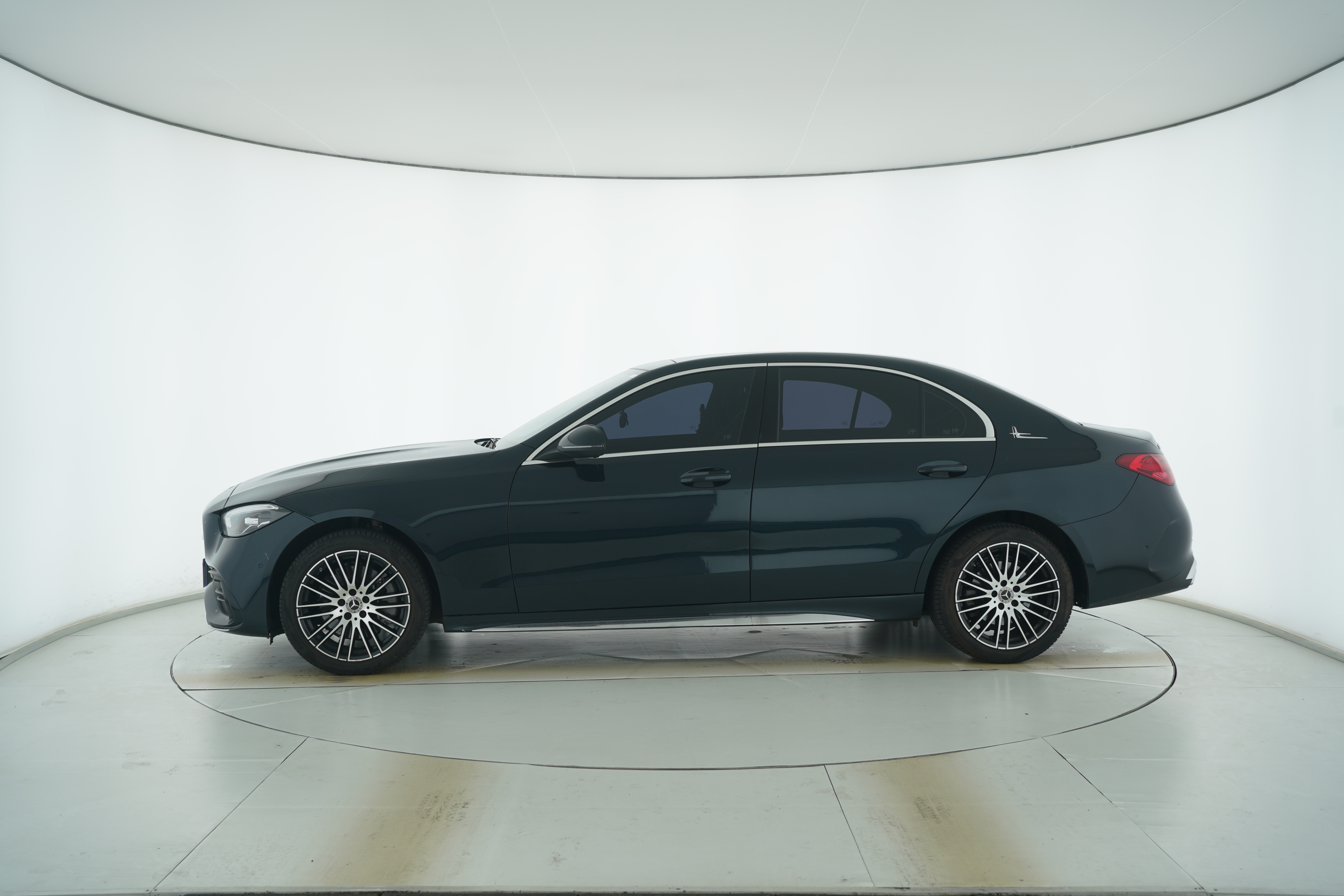 Mercedes Benz C-Class 2023 — фото 7