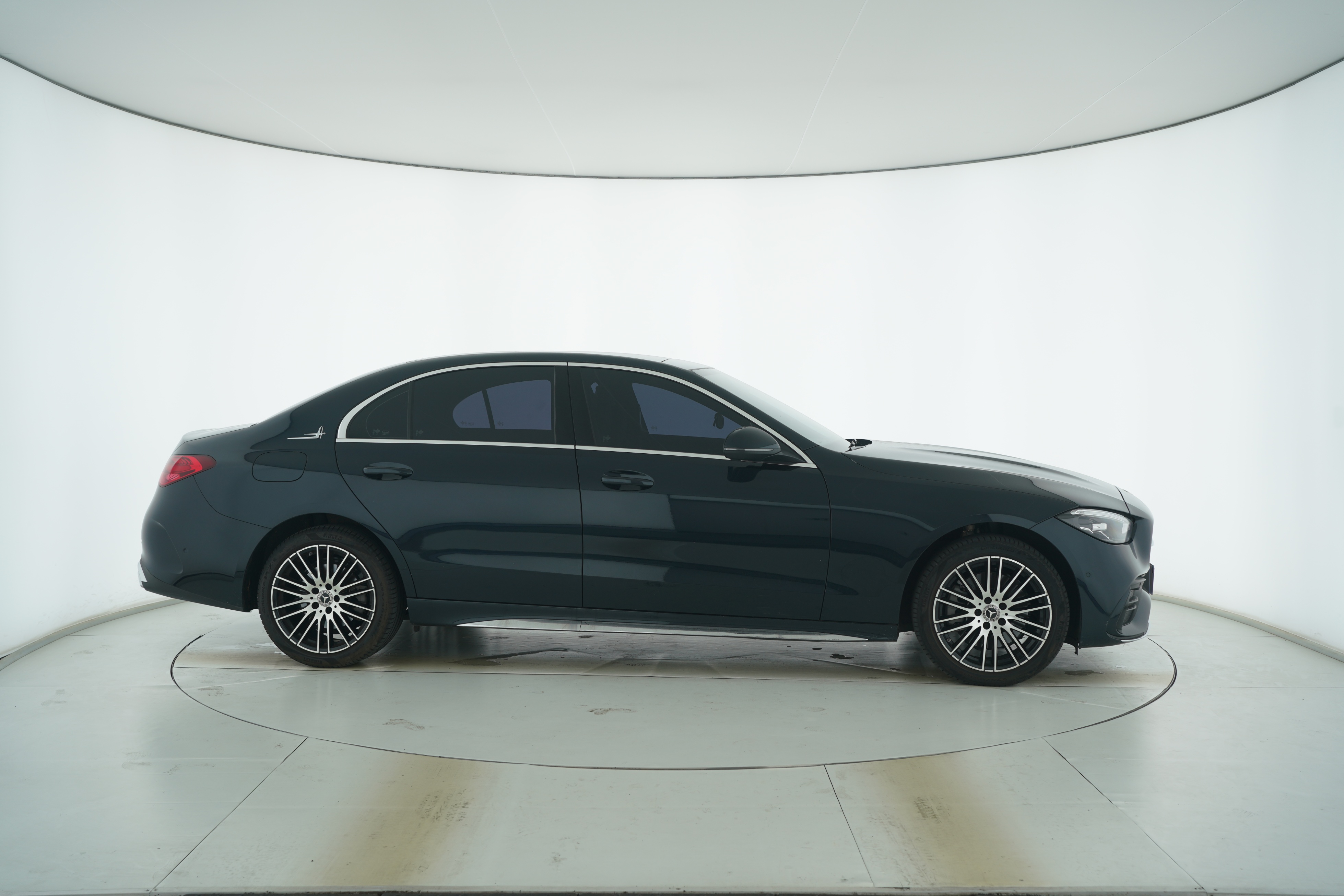 Mercedes Benz C-Class 2023 — фото 8