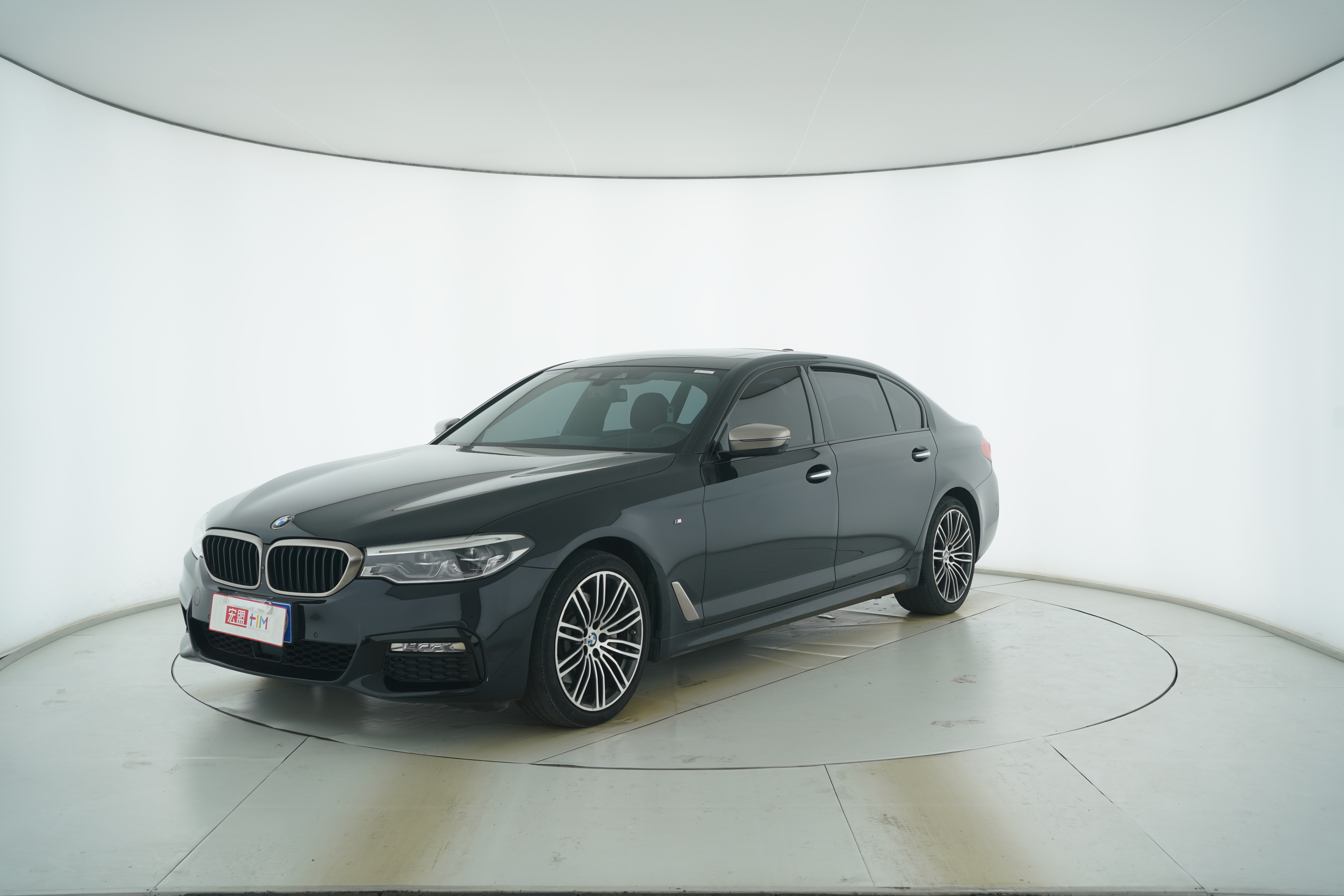 BMW 5 Series 2018 — фото 1