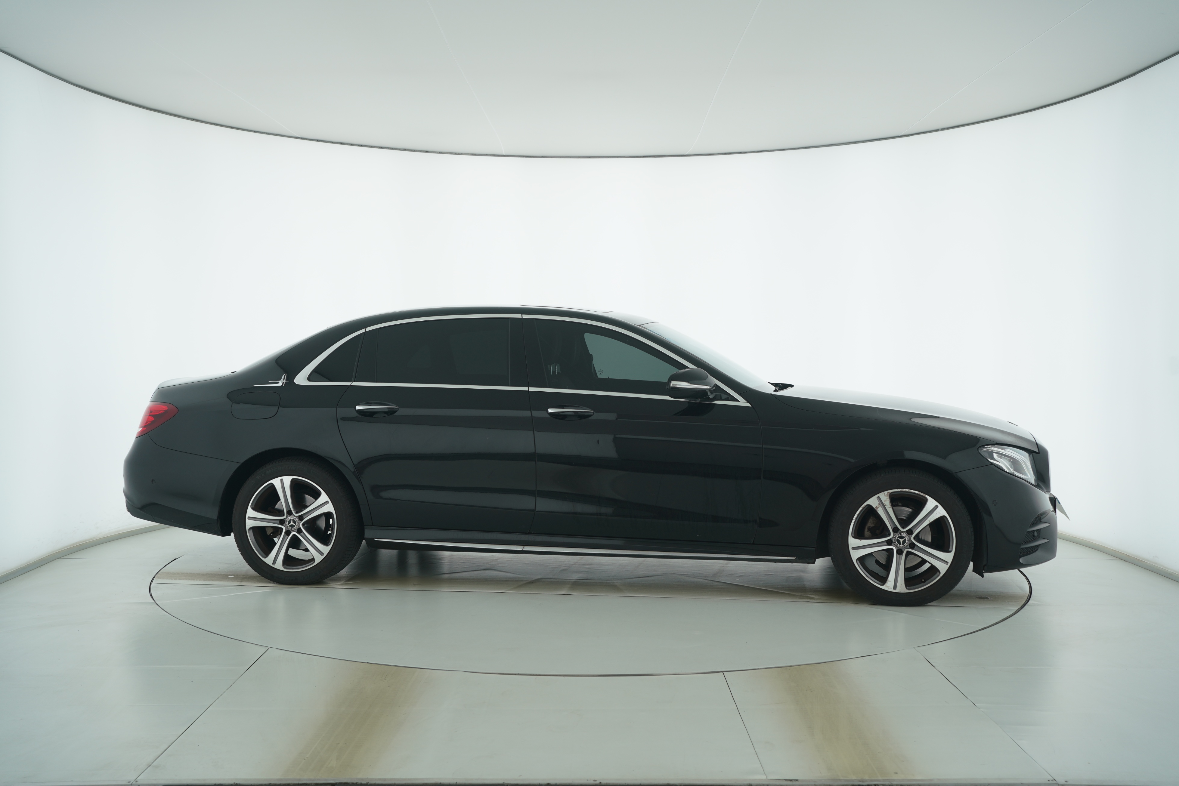 Mercedes Benz E-Class 2016 — фото 8