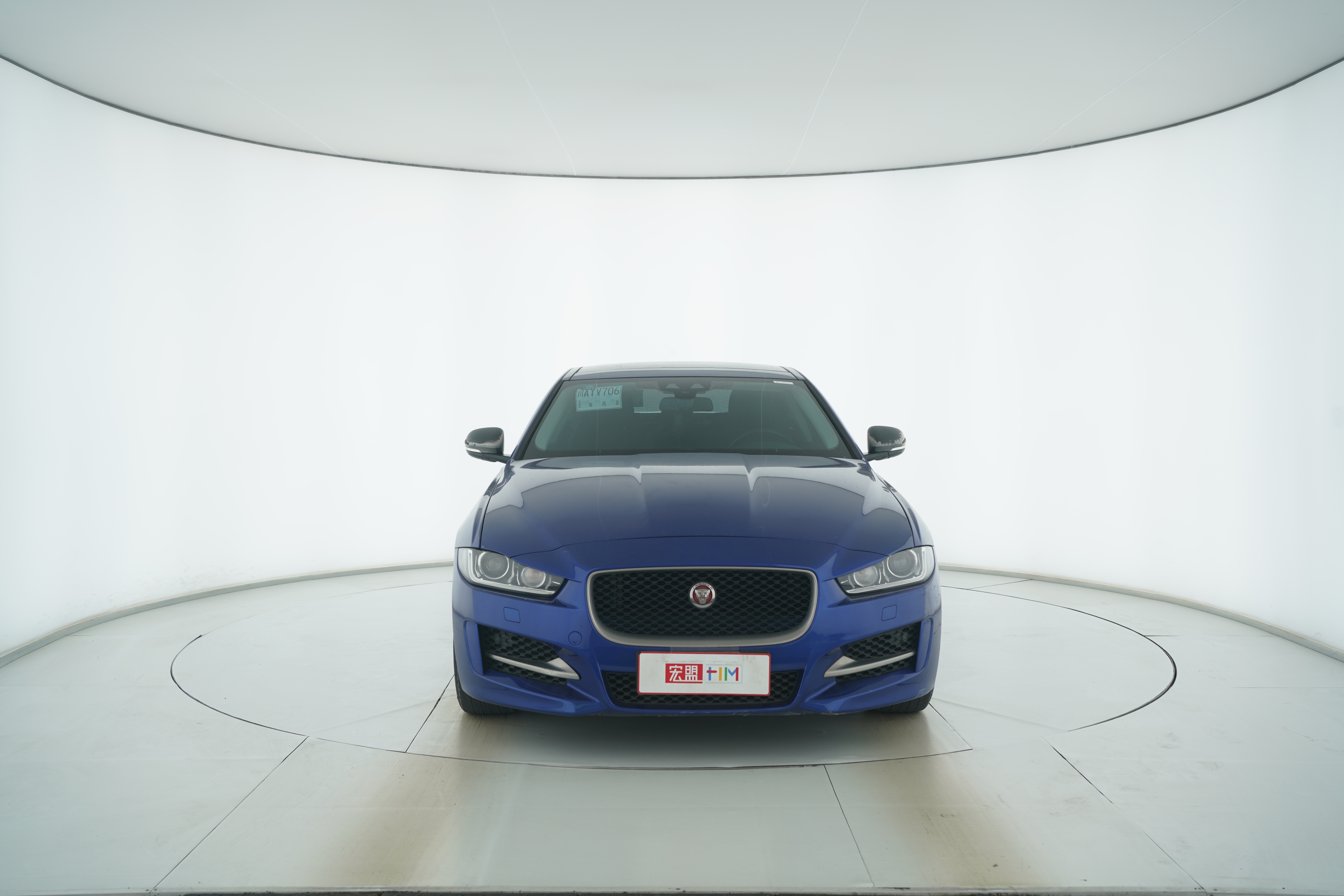 Jaguar XE 2017 — фото 5