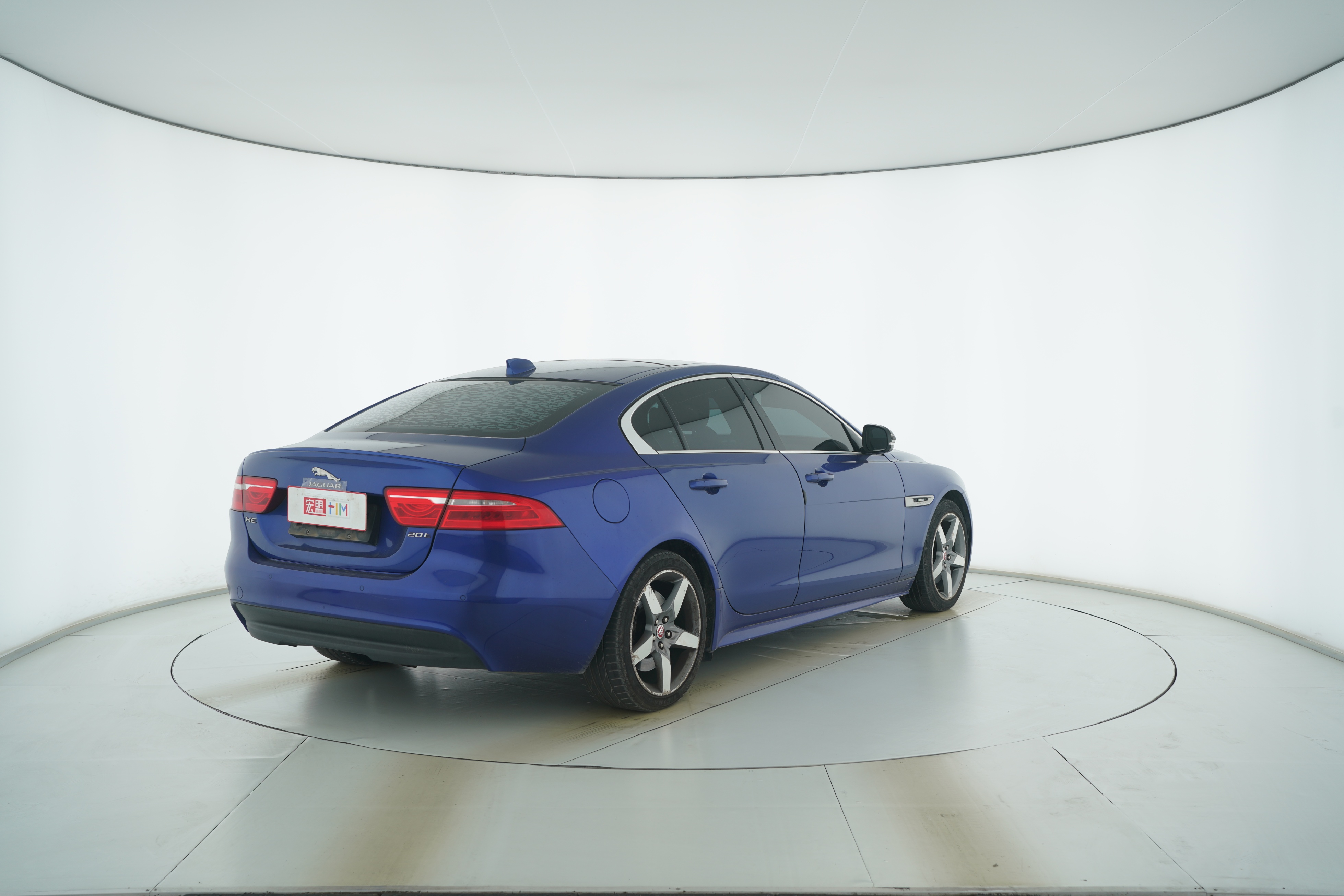 Jaguar XE 2017 — фото 4