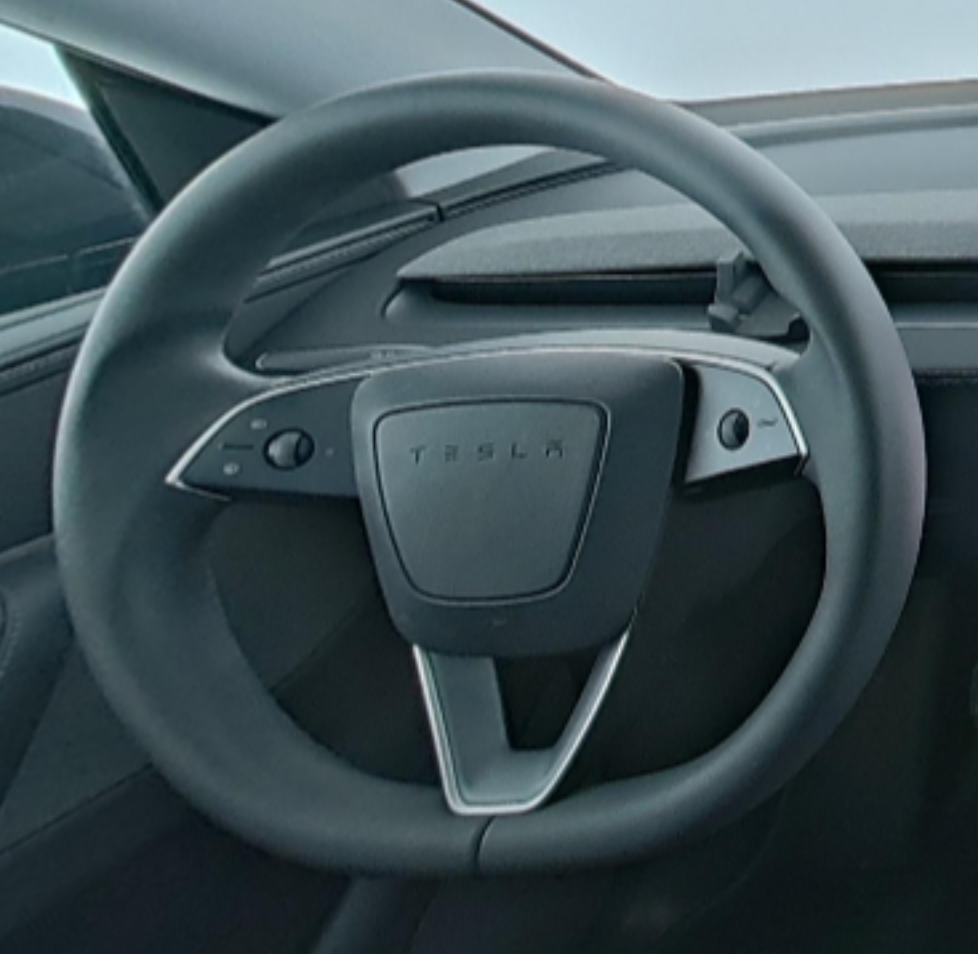 Tesla Model Y 2025 — фото 10