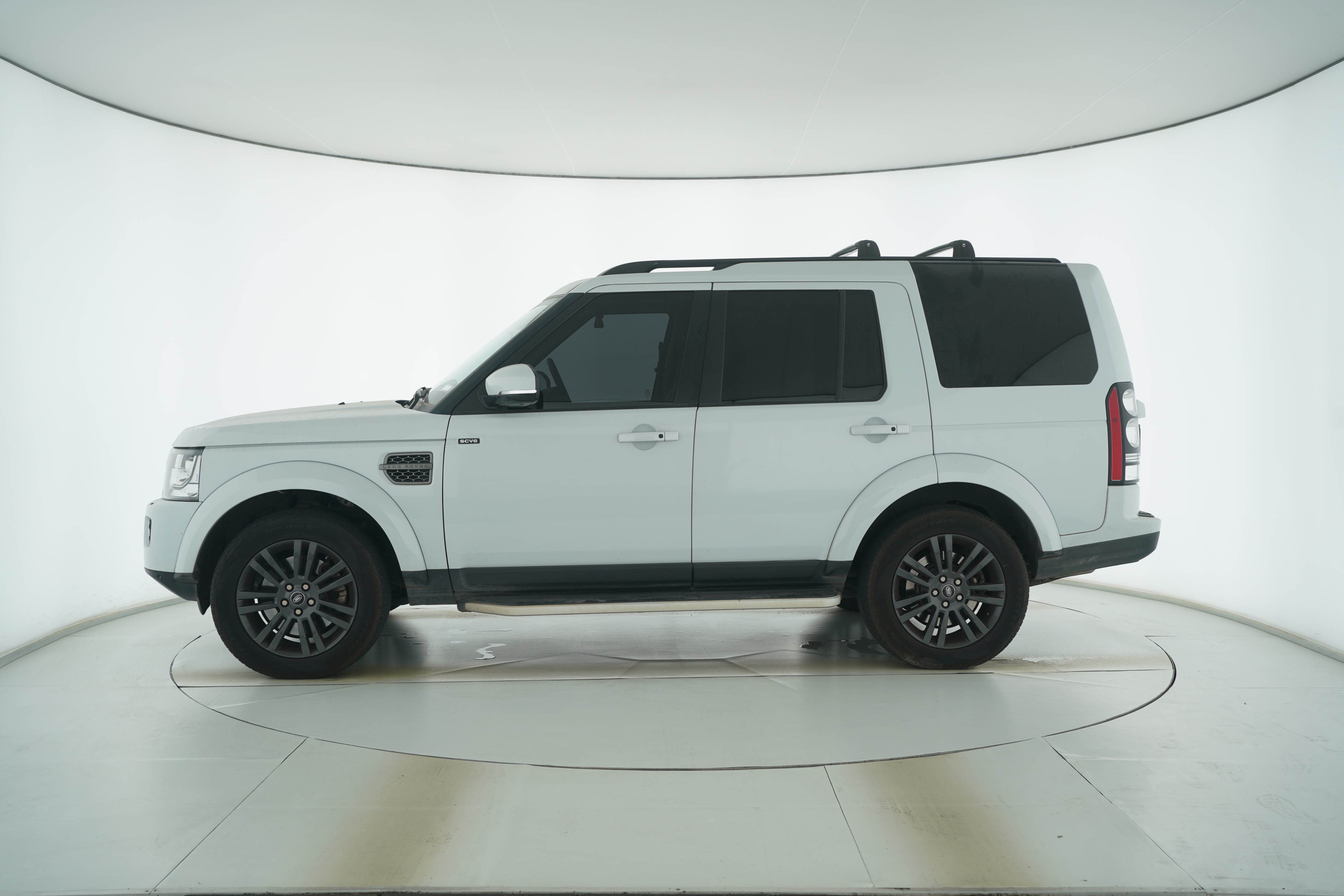Land Rover Discovery 2016 — фото 7