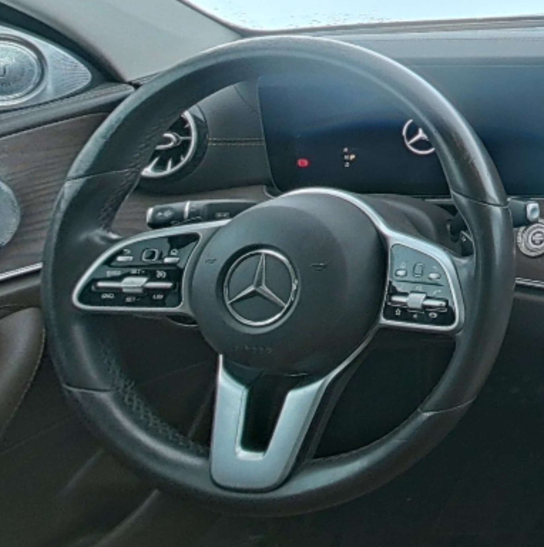 Mercedes Benz E-Class 2020 — фото 10