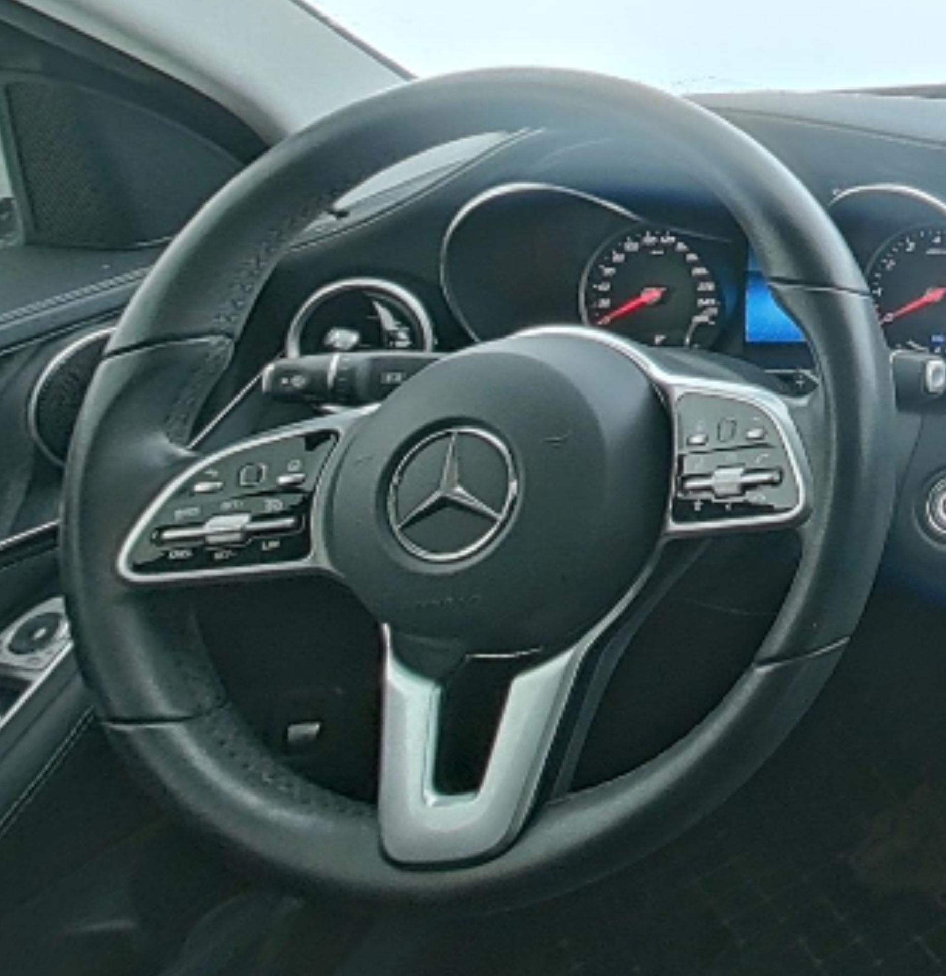 Mercedes Benz C-Class 2019 — фото 10