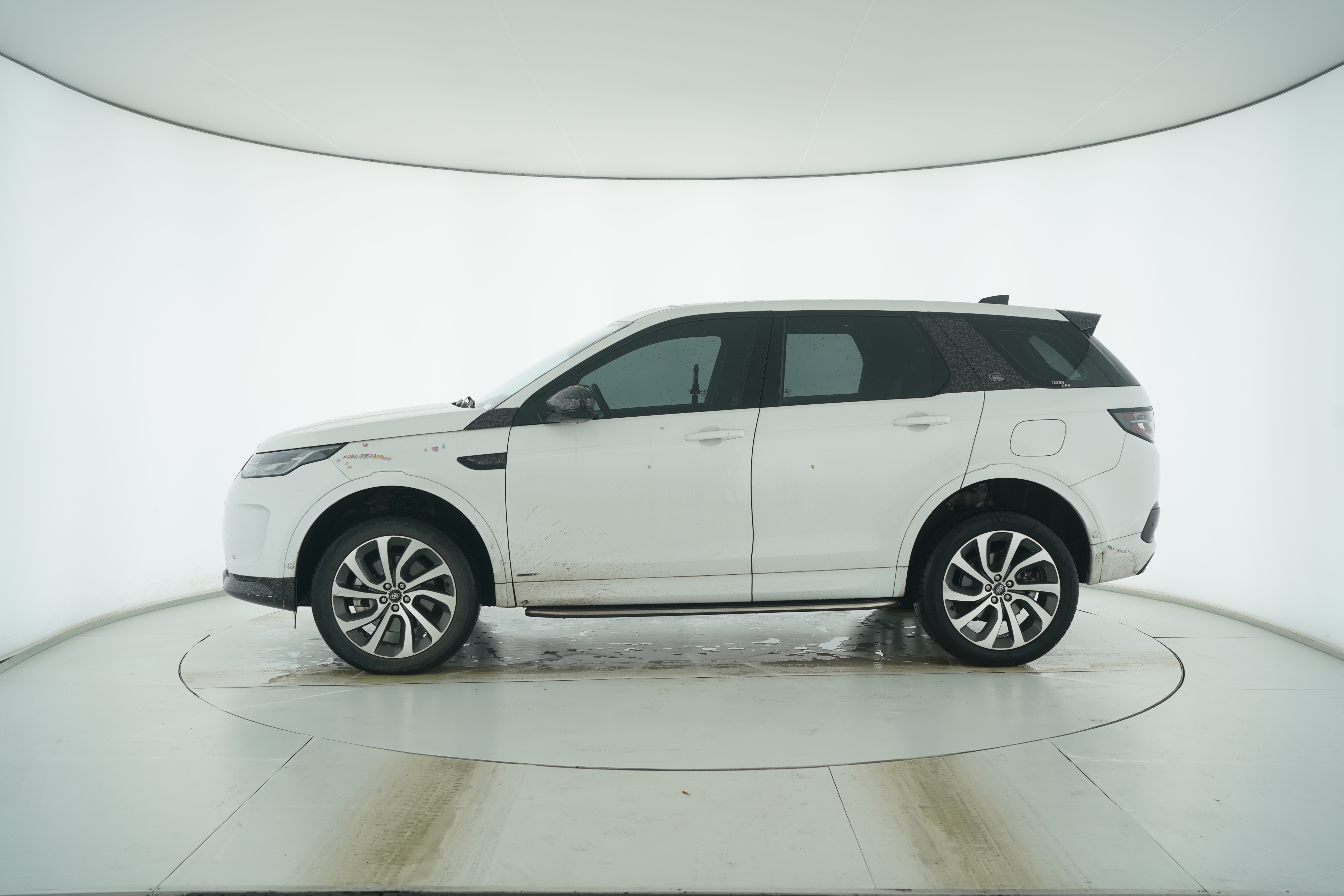 Land Rover Discover the Sport version of plug-in Hybrid 2021 — фото 7