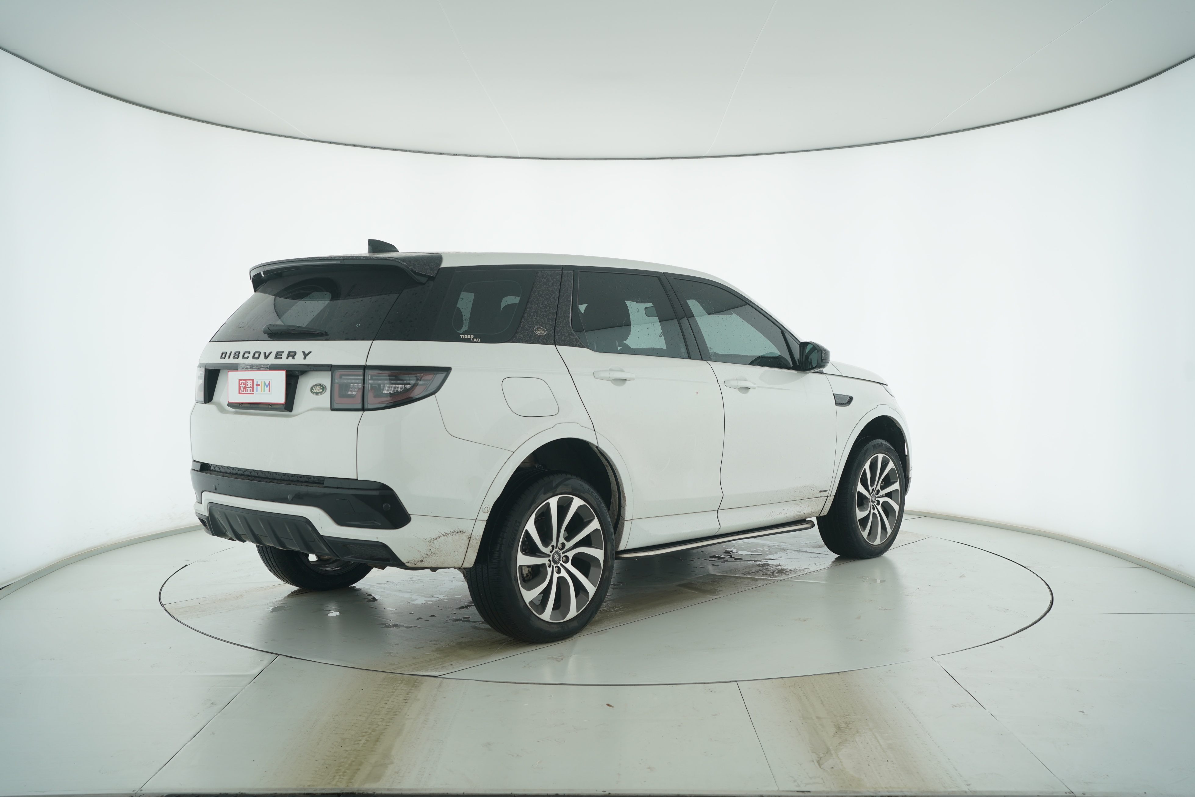 Land Rover Discover the Sport version of plug-in Hybrid 2021 — фото 4