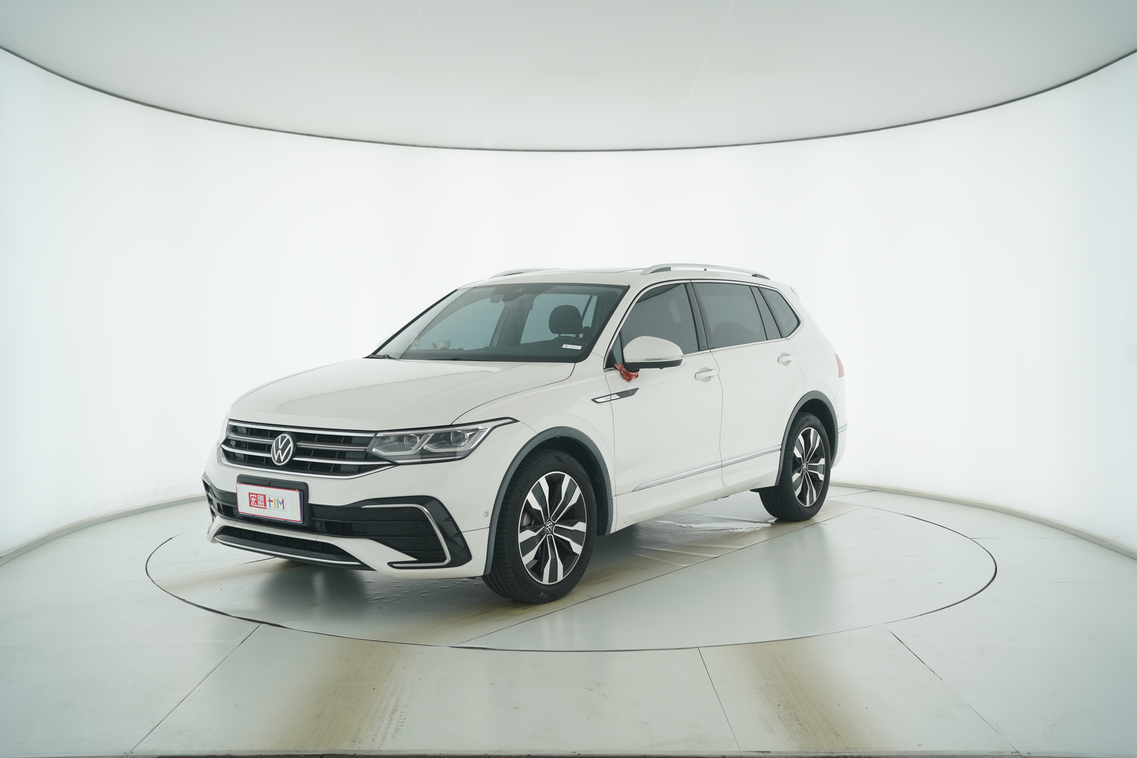 Volkswagen Tiguan L 2022 — фото 1