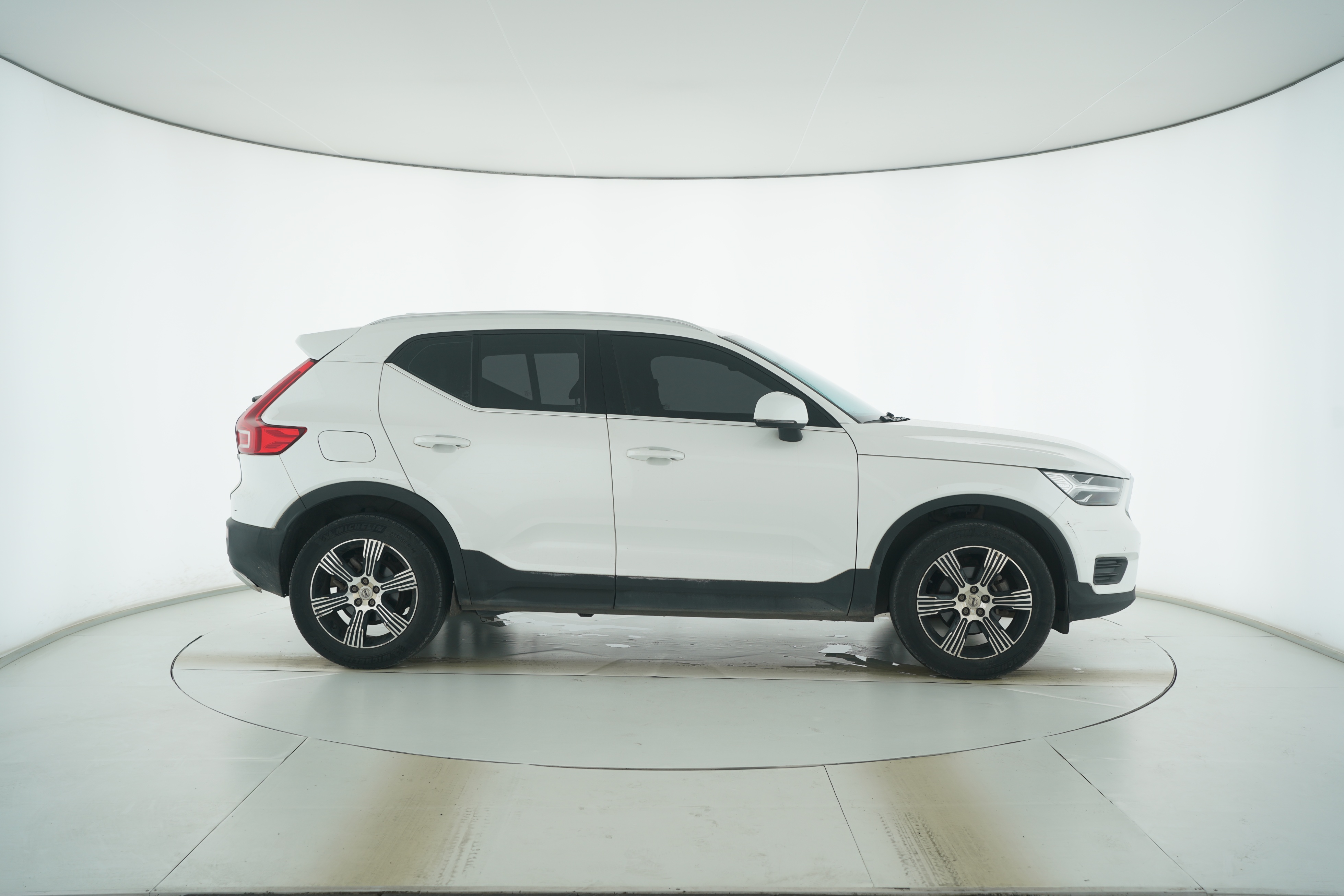 VOLVO XC40 2020 — фото 8