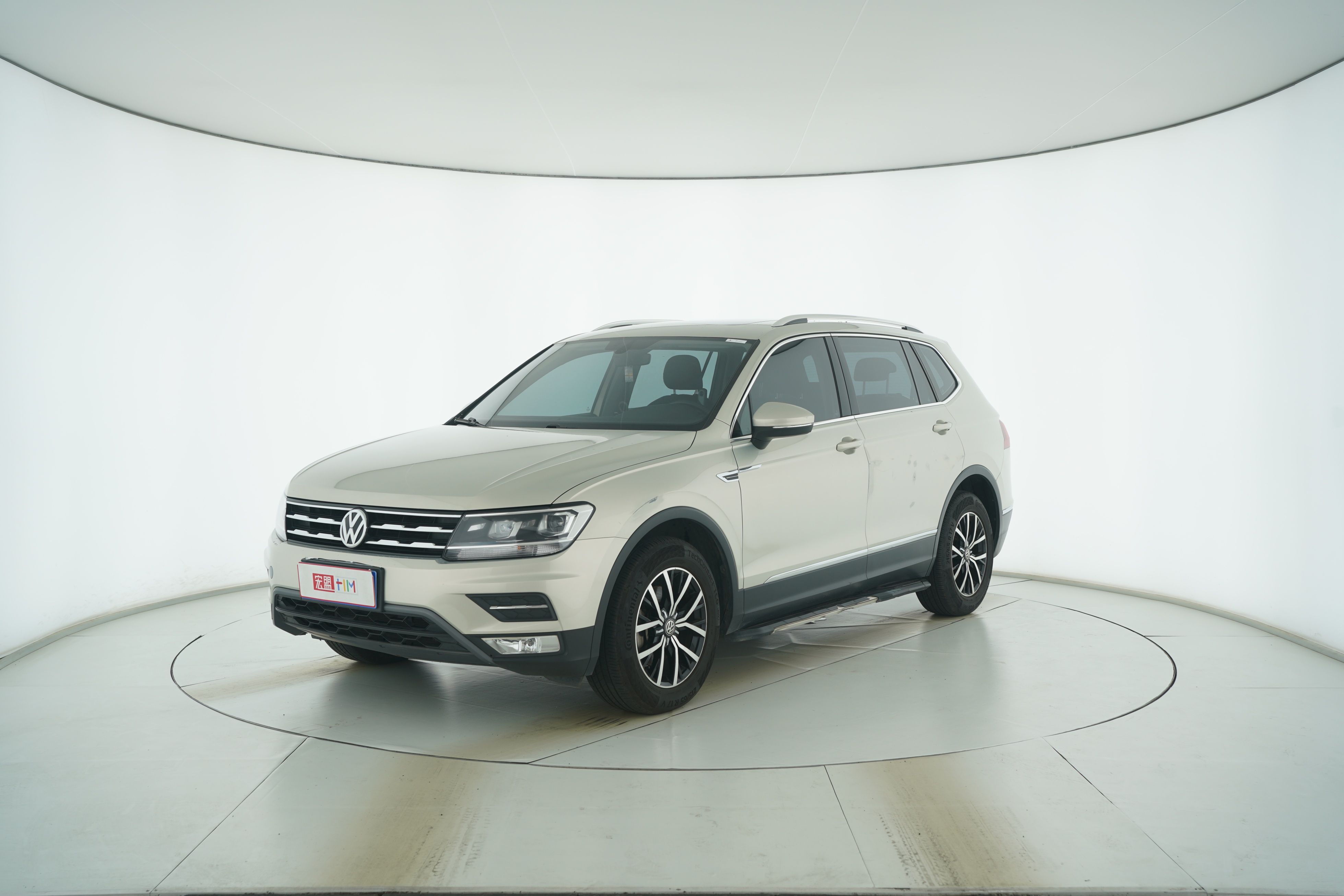 Volkswagen Tiguan L 2017 — фото 1