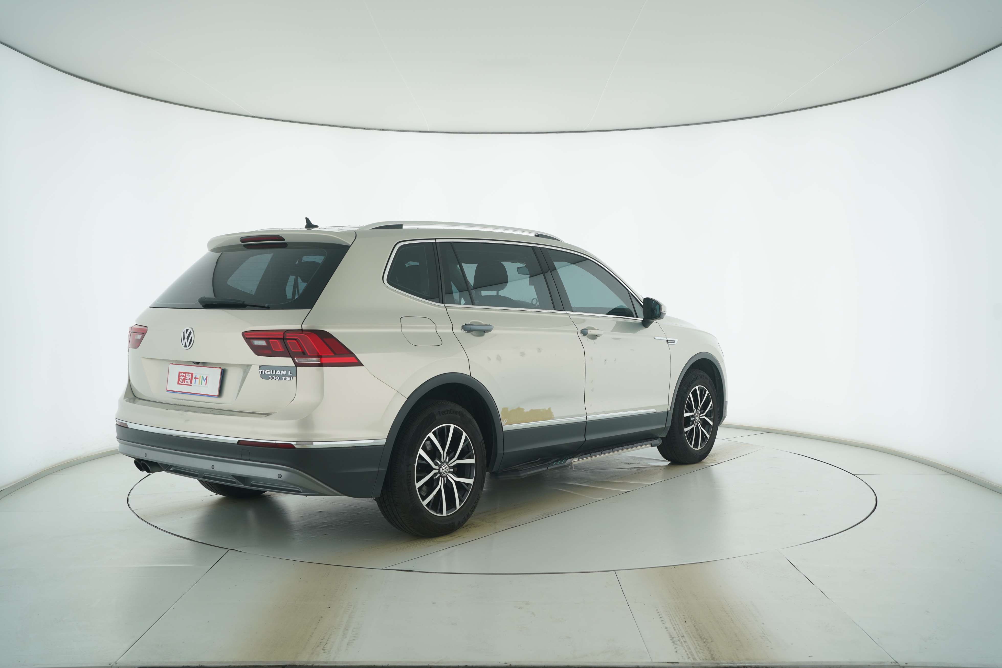 Volkswagen Tiguan L 2017 — фото 4