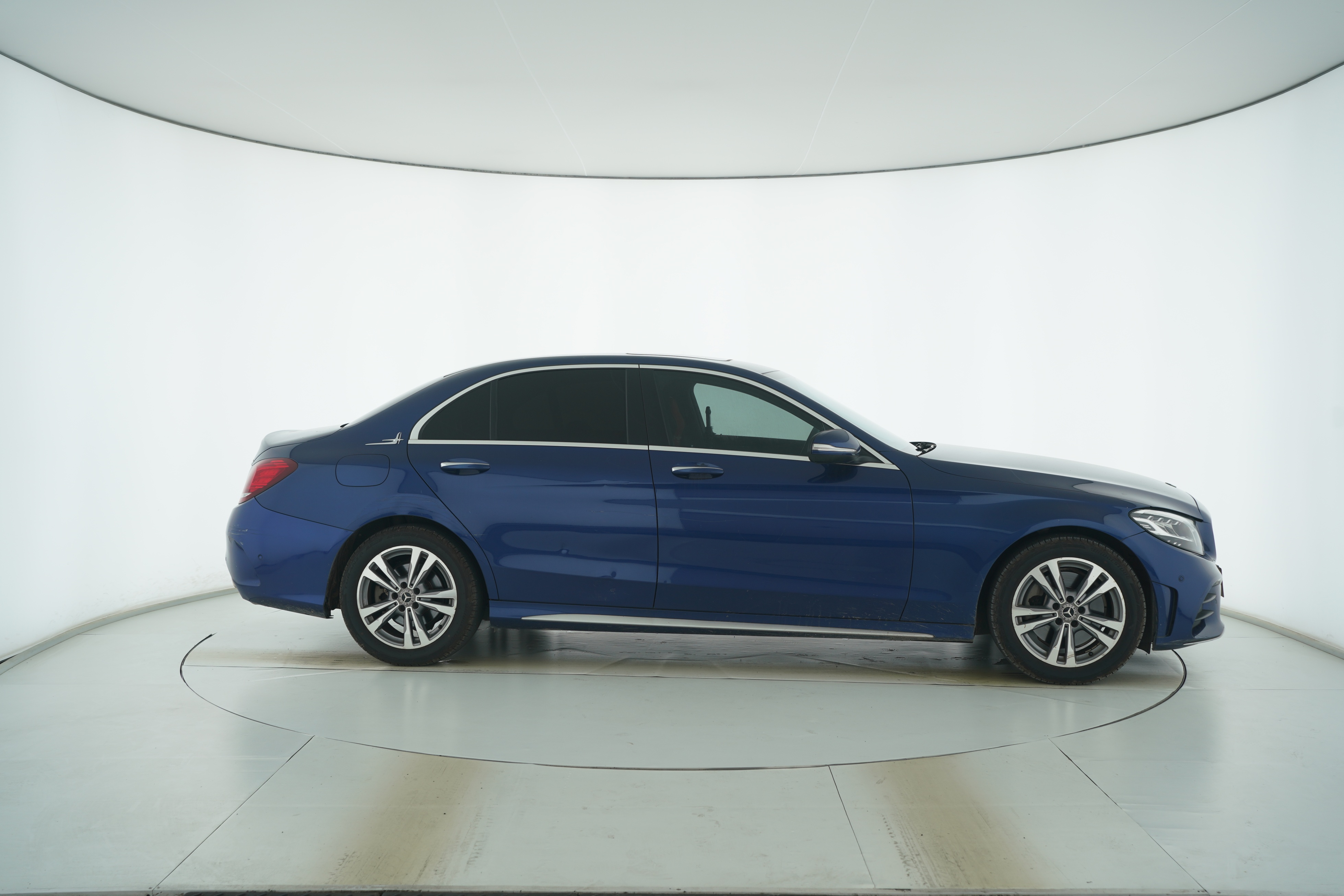 Mercedes Benz C-Class 2019 — фото 8