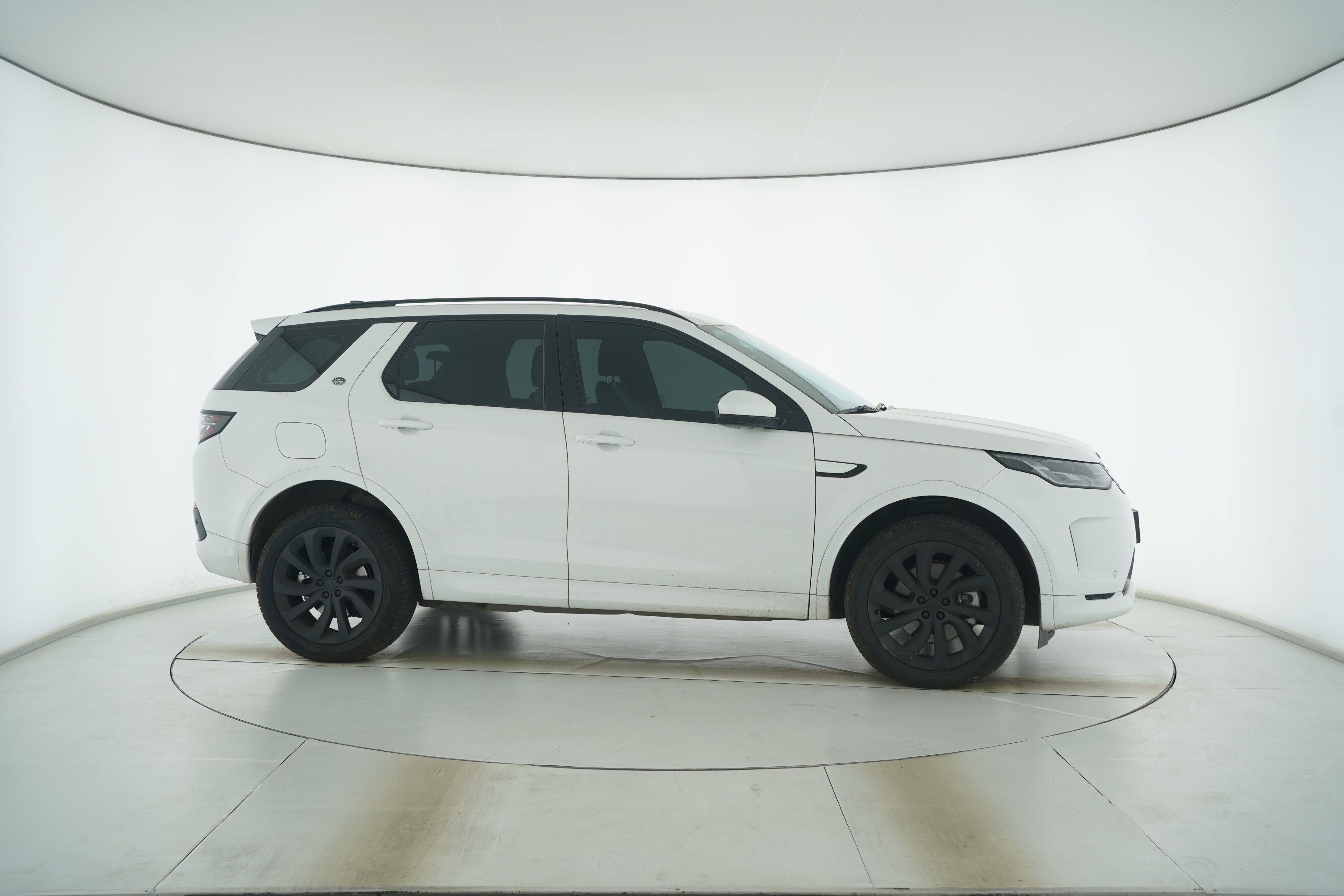 Land Rover Discover the Sport version of plug-in Hybrid 2022 — фото 8