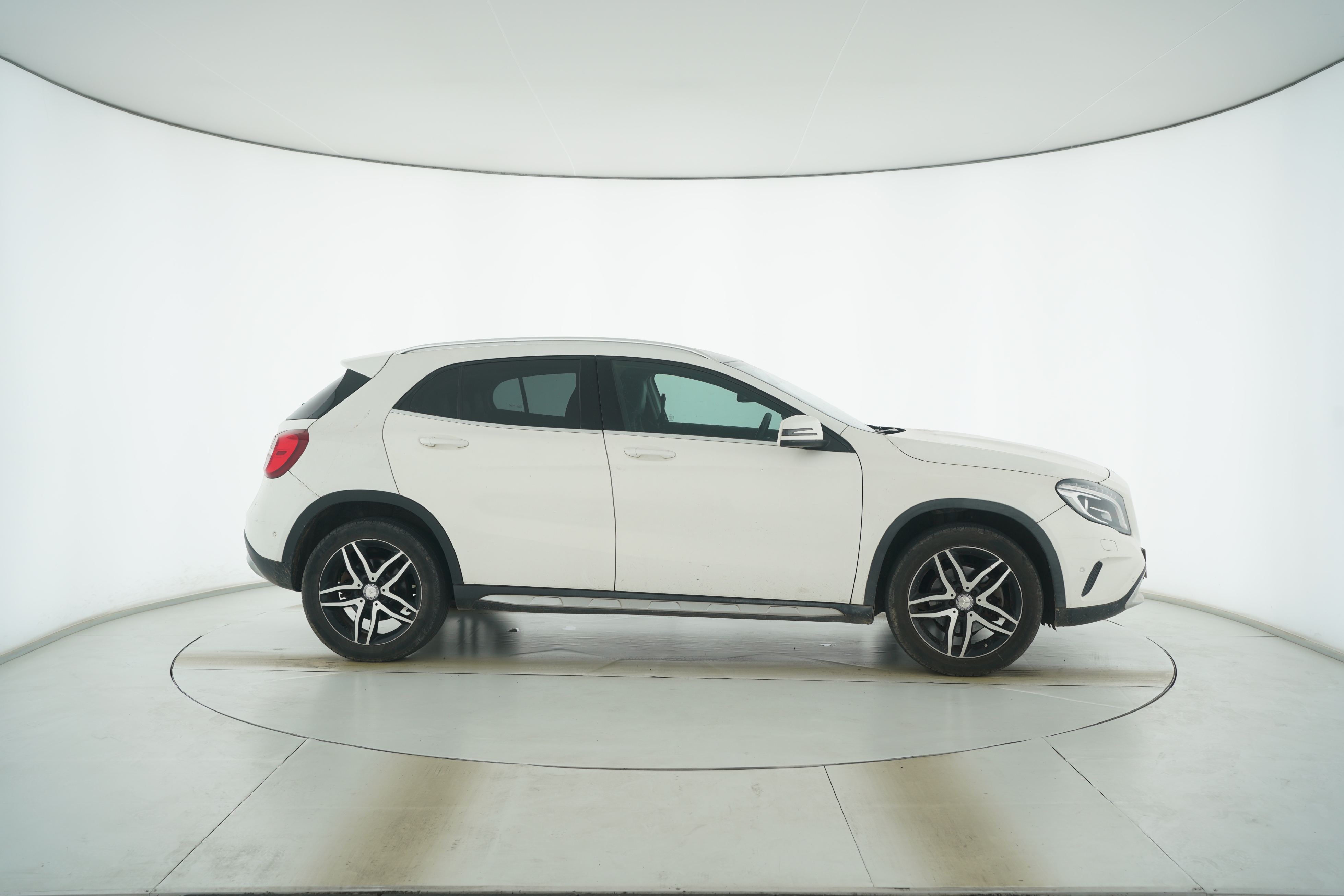 Mercedes Benz GLA 2016 — фото 8