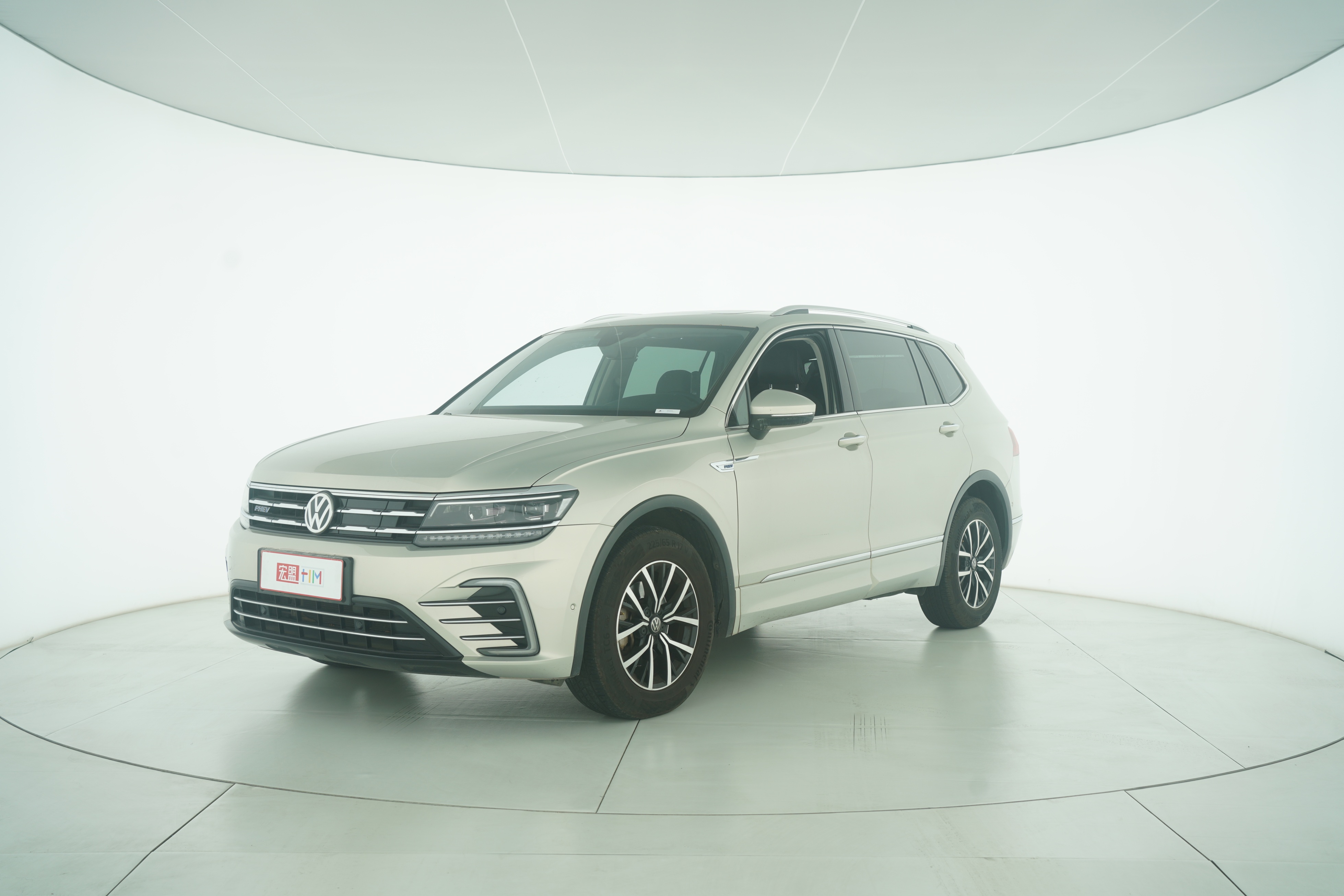 Volkswagen Tiguan L Plug-in Hybrid 2019 — фото 1