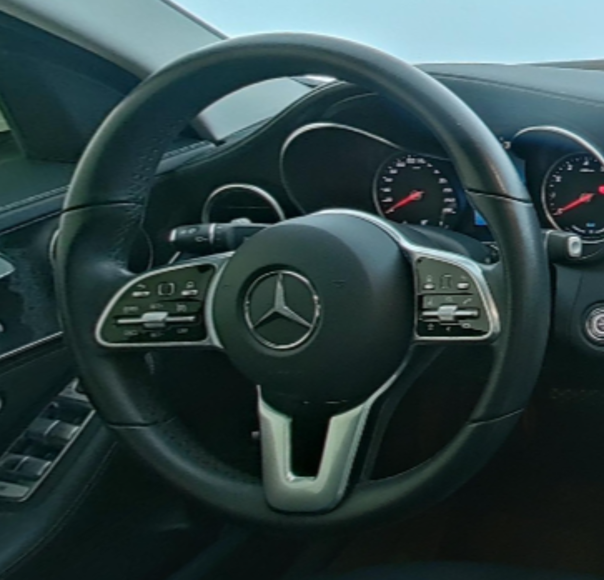 Mercedes Benz C-Class 2019 — фото 10
