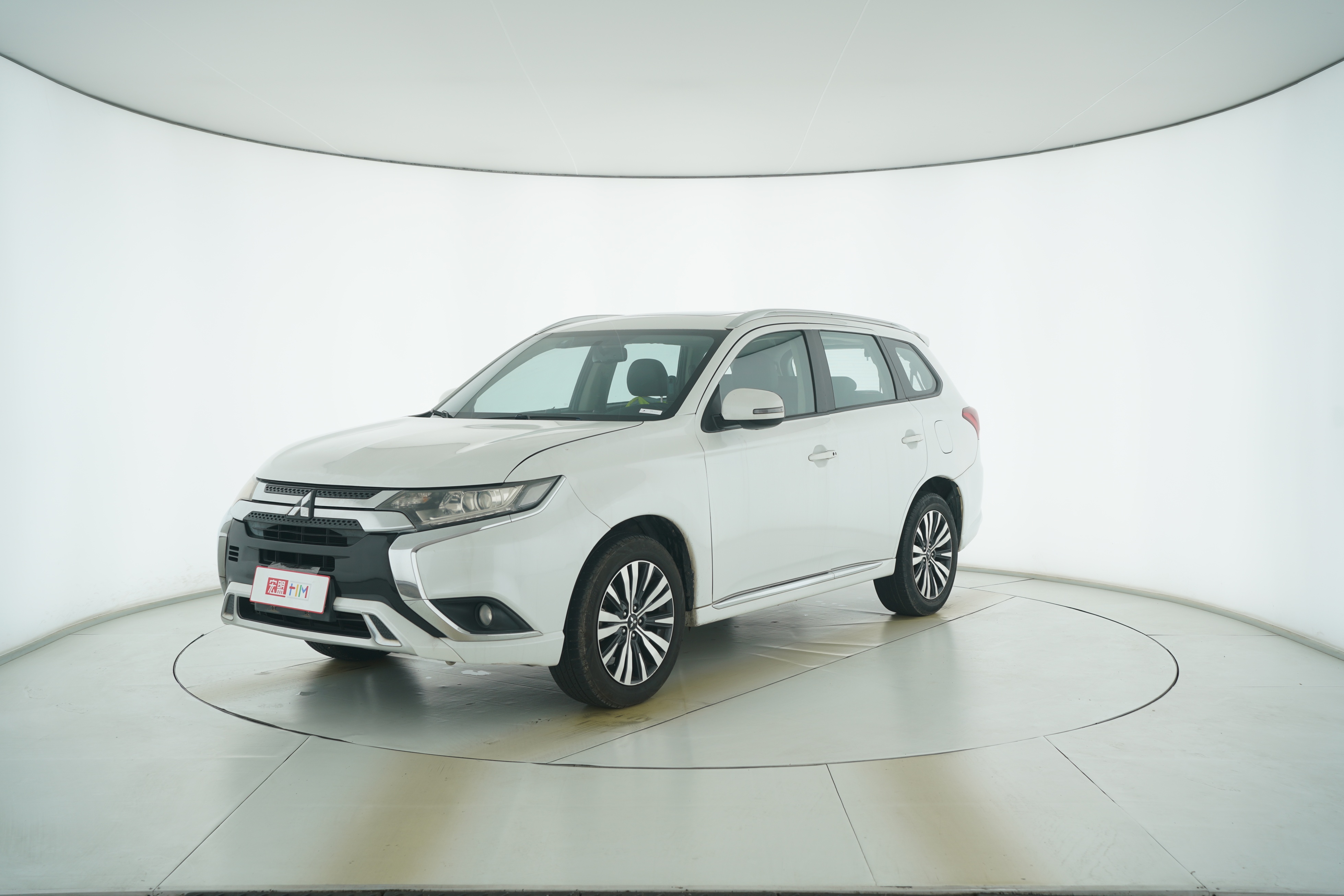Mitsubishi Outlander 2021 — фото 1