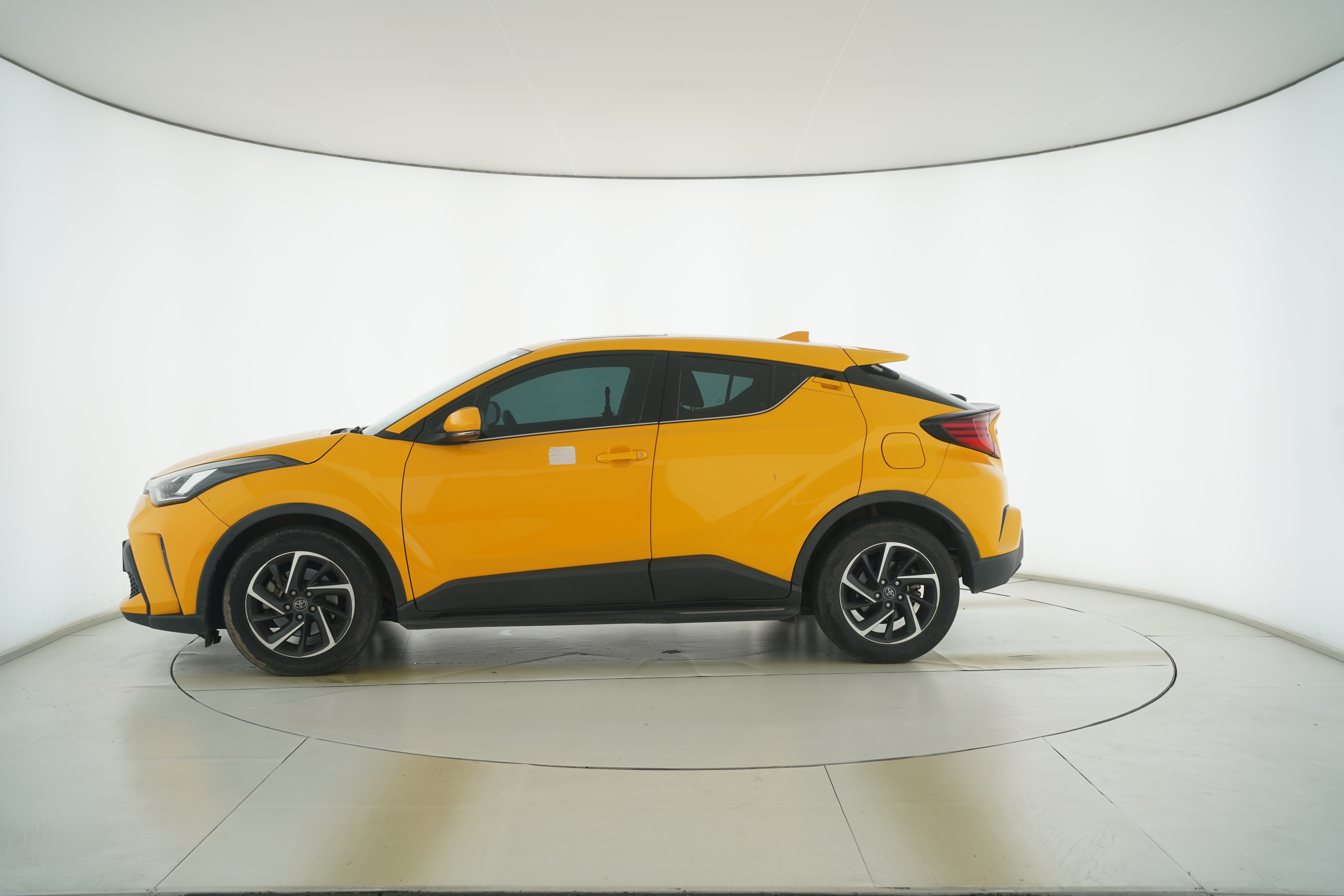 Toyota C-HR 2021 — фото 7