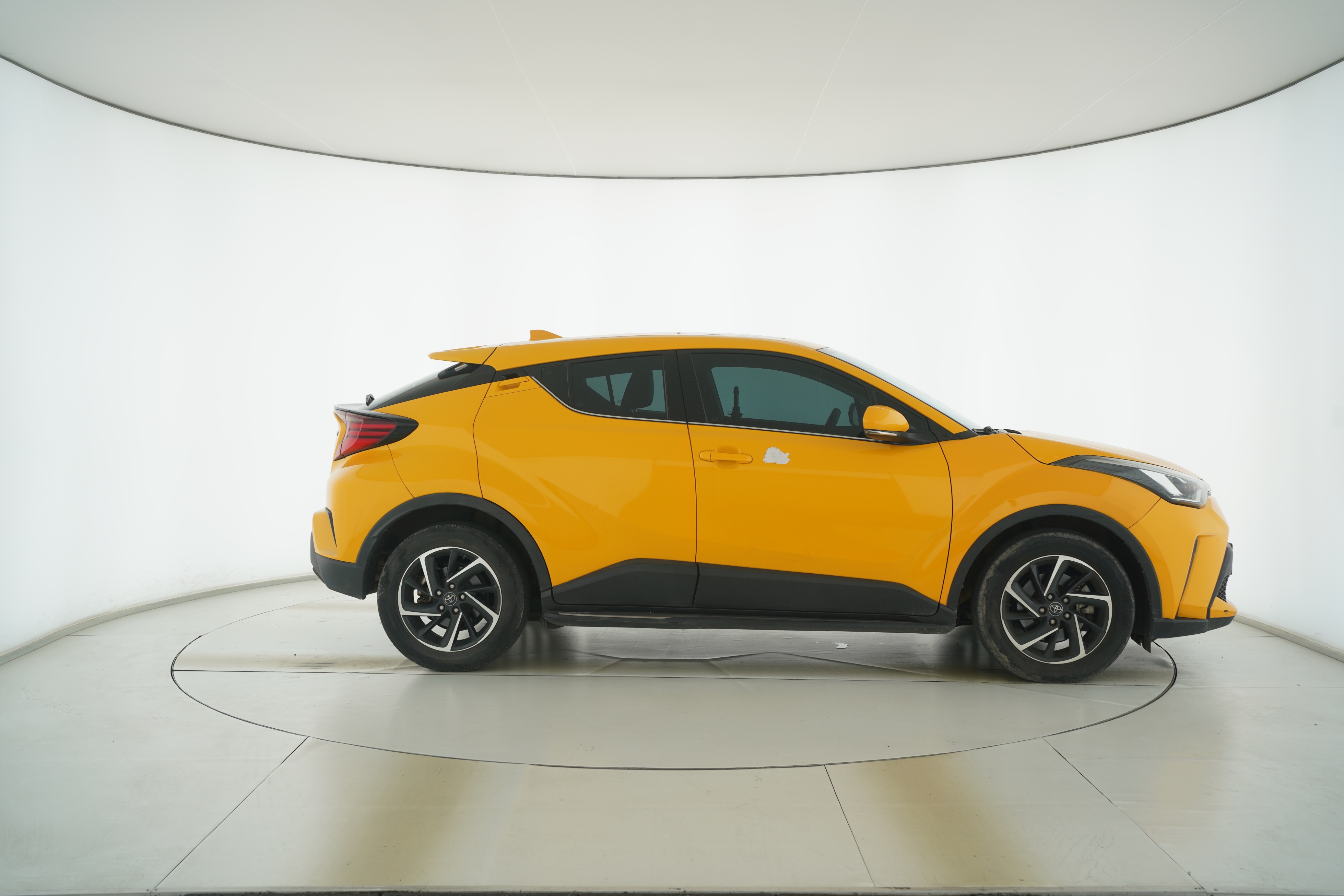 Toyota C-HR 2021 — фото 8