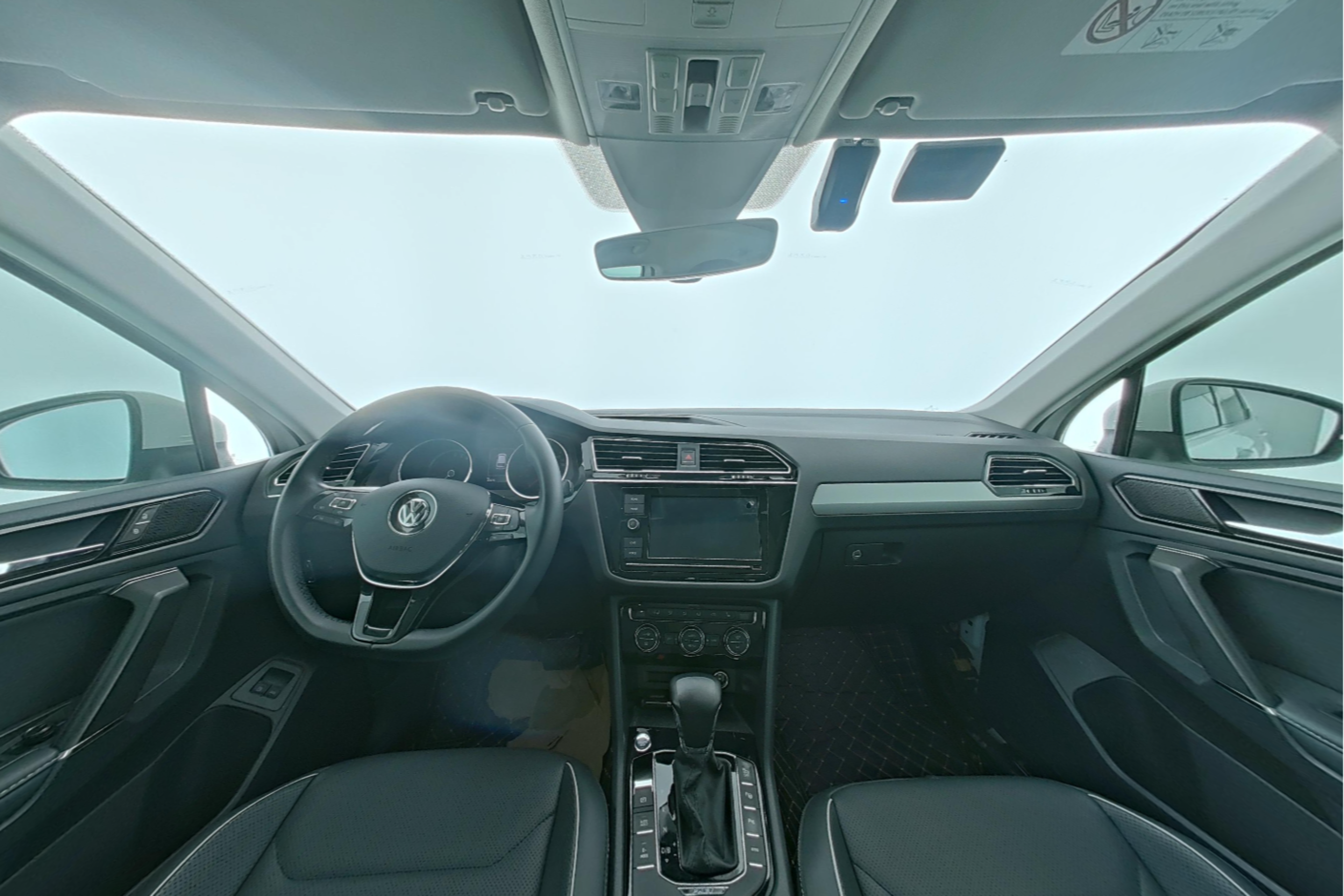 Volkswagen Tiguan L Plug-in Hybrid 2019 — фото 9