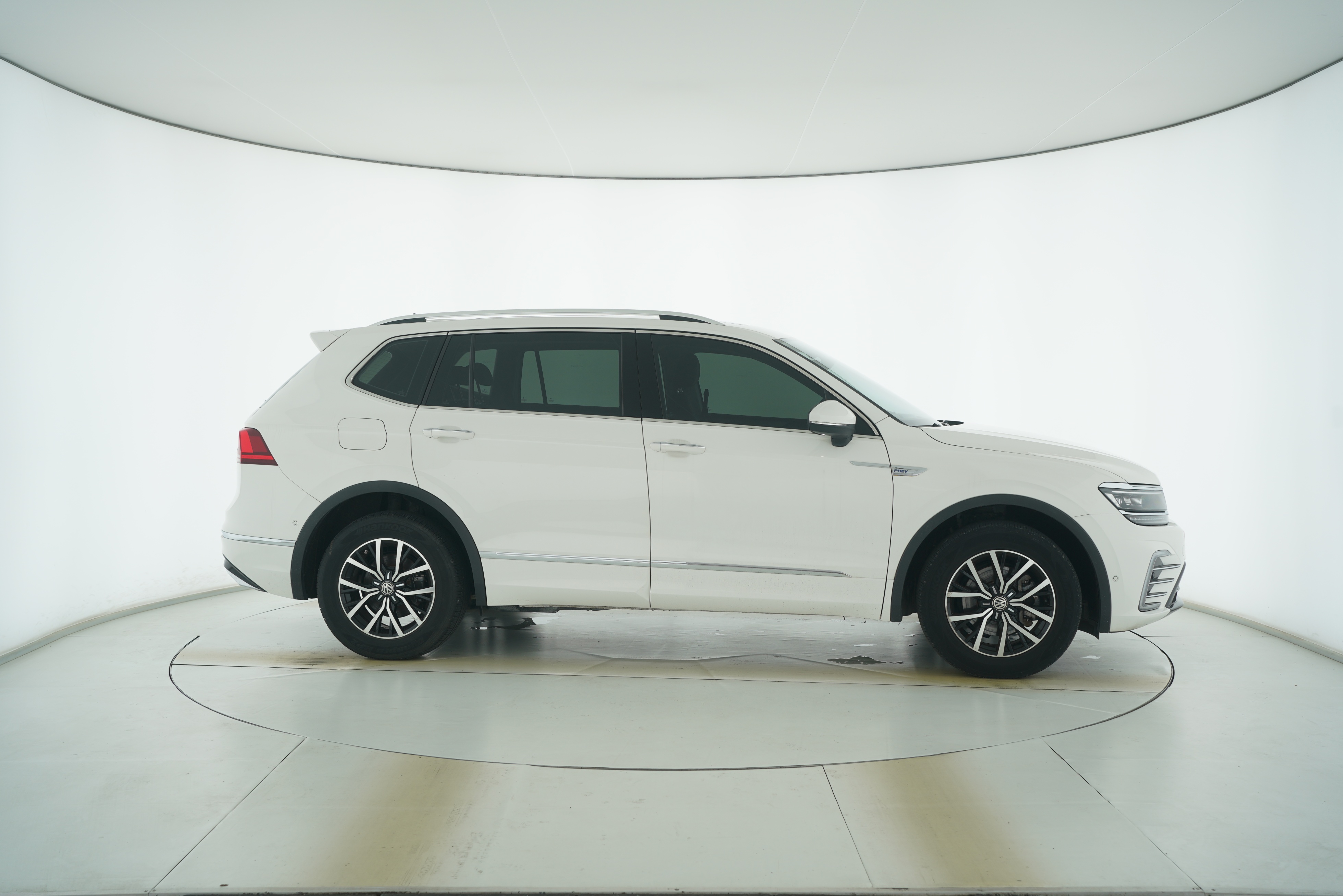 Volkswagen Tiguan L Plug-in Hybrid 2019 — фото 8