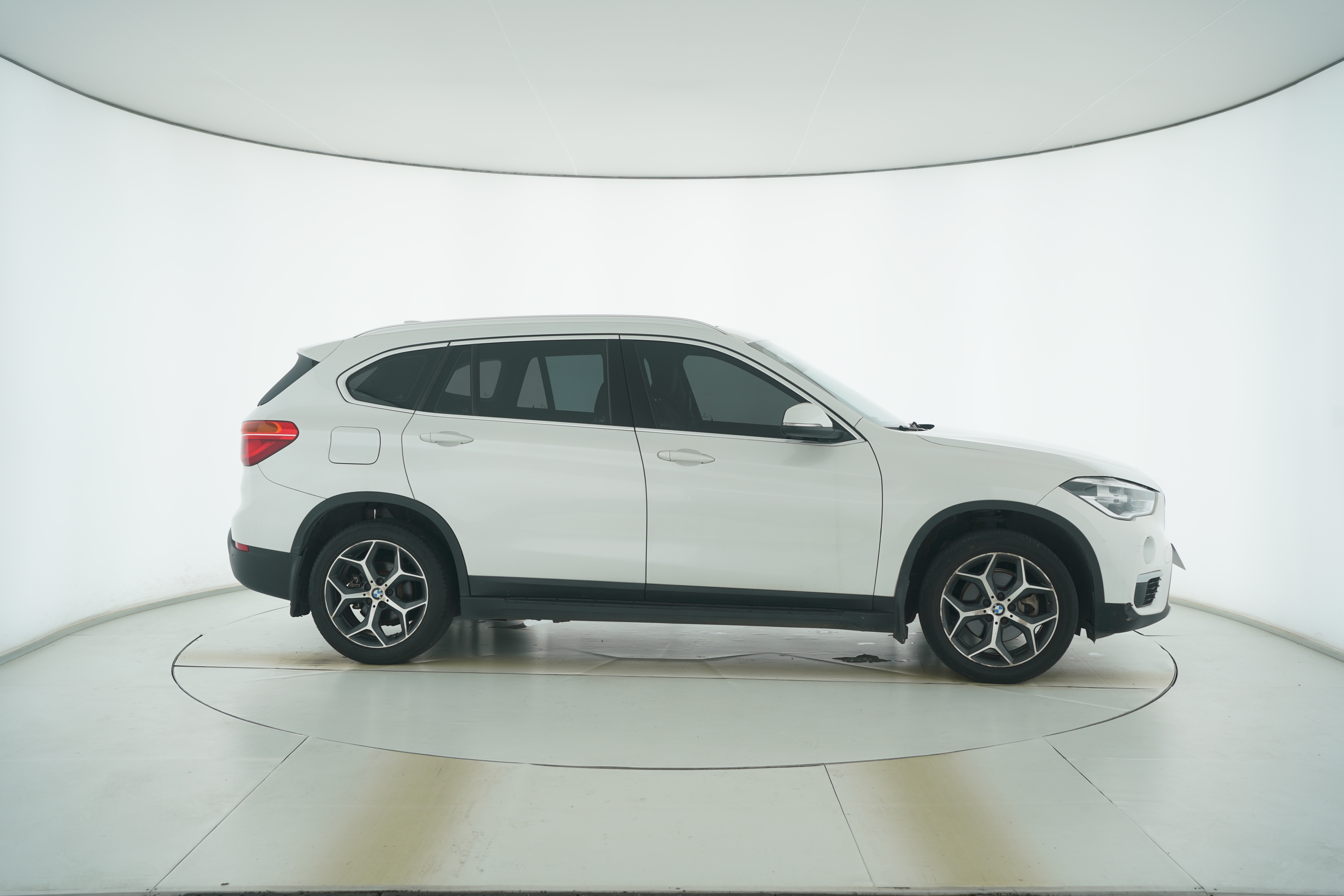 BMW X1 2018 — фото 8