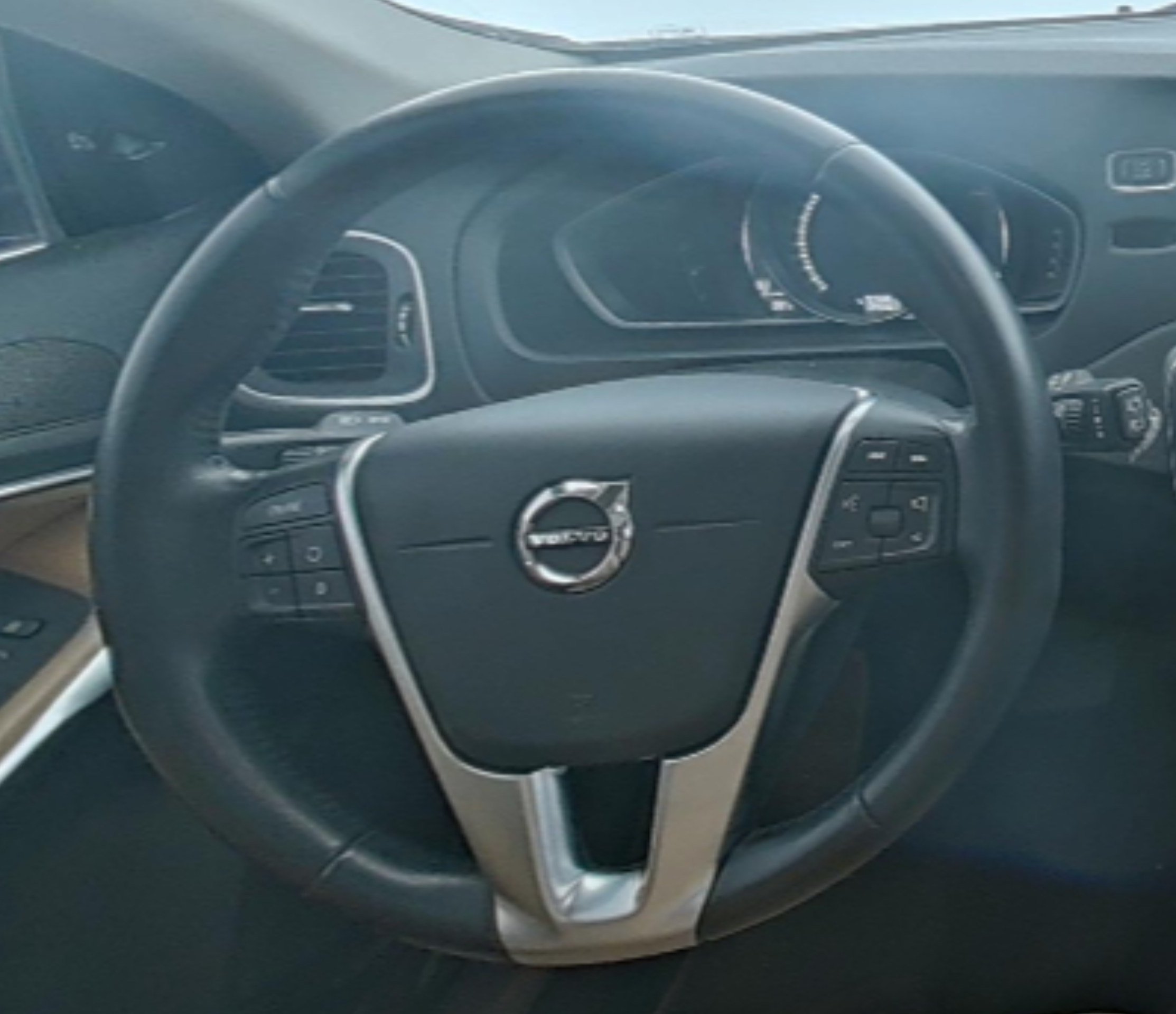 VOLVO V40 2017 — фото 10