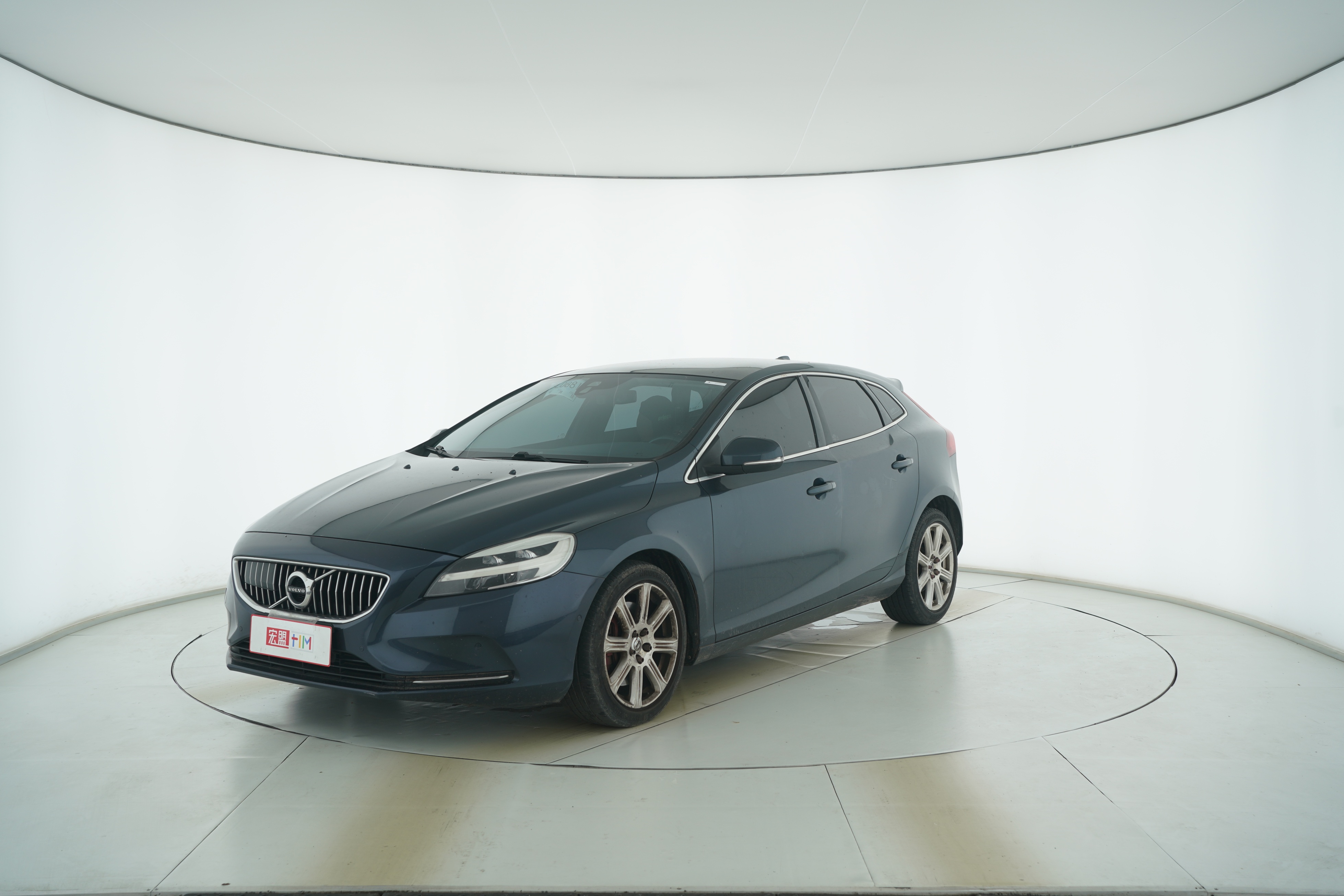 VOLVO V40 2017 — фото 1