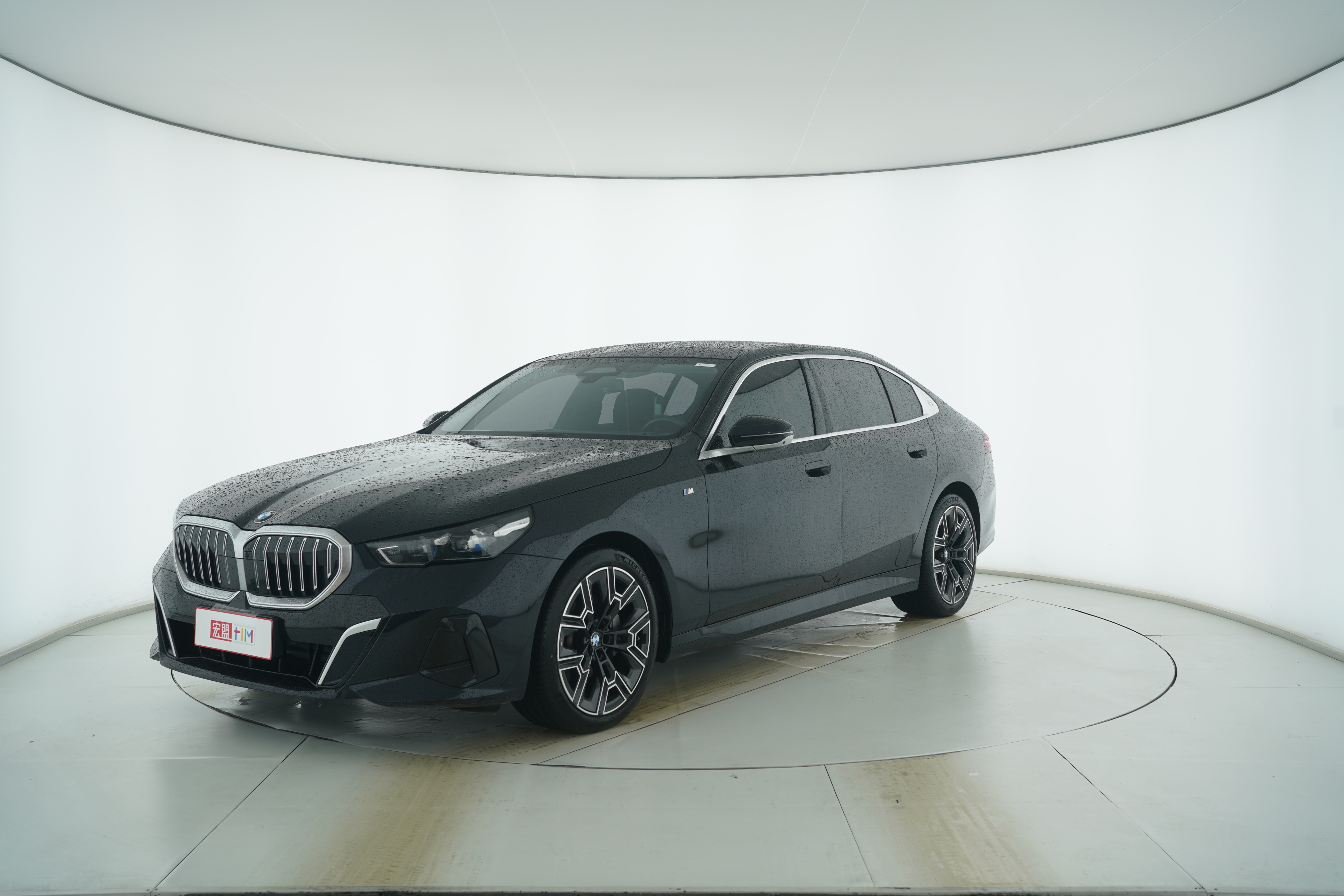 BMW 5 Series 2025 — фото 1