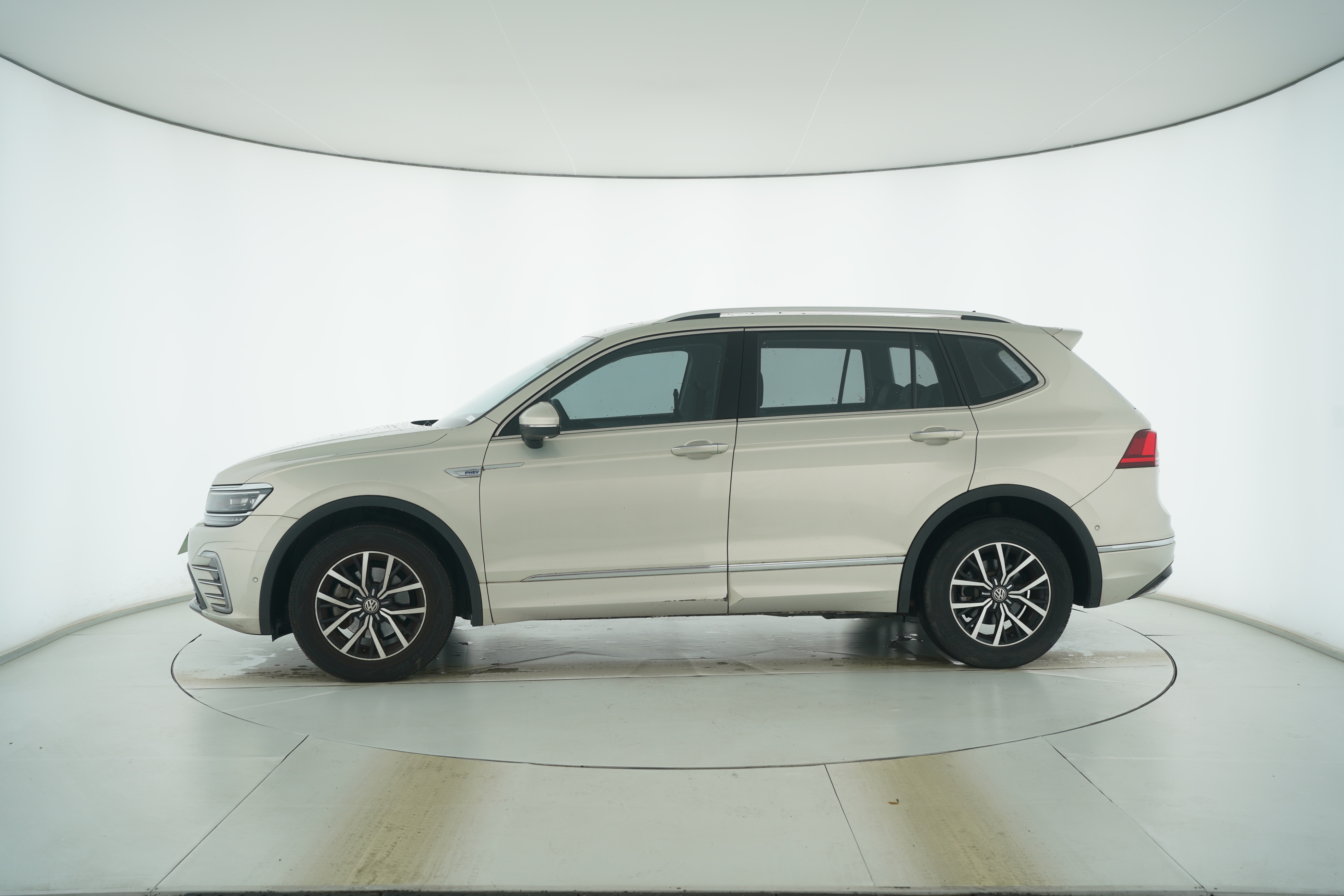 Volkswagen Tiguan L Plug-in Hybrid 2019 — фото 7