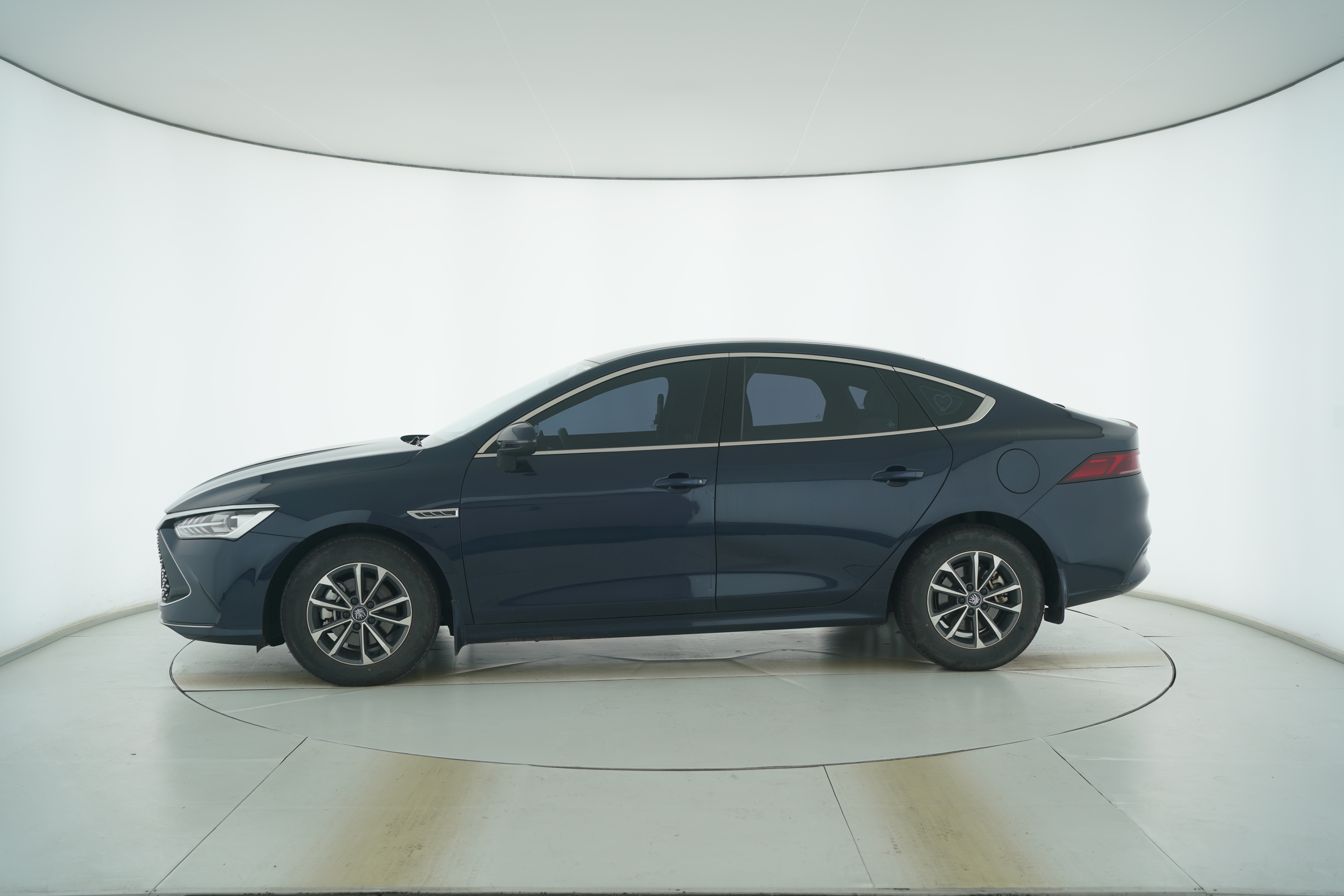 BYD QIN PLUS Hybrid 2024 — фото 7