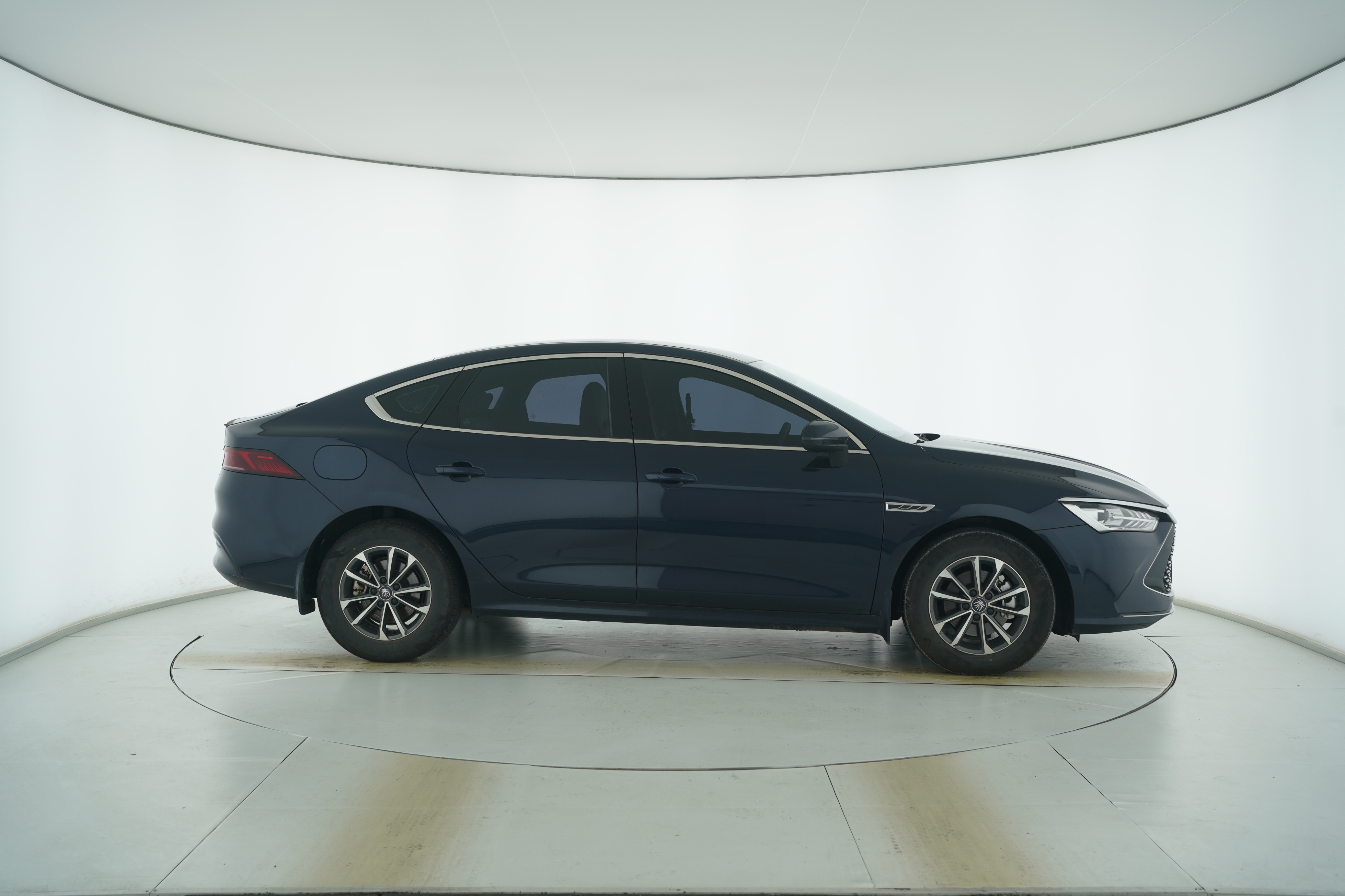 BYD QIN PLUS Hybrid 2024 — фото 8
