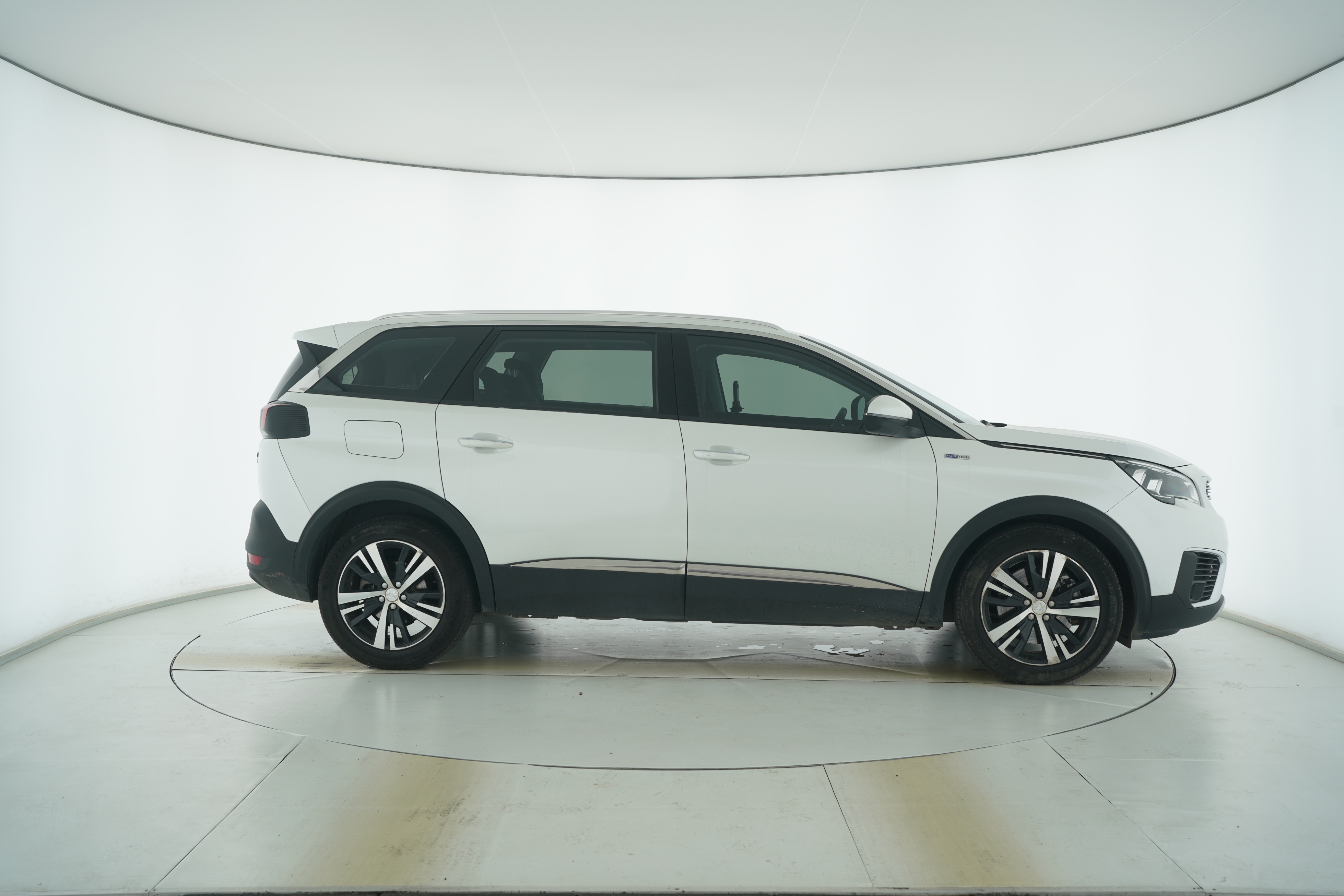 Peugeot 5008 2017 — фото 8