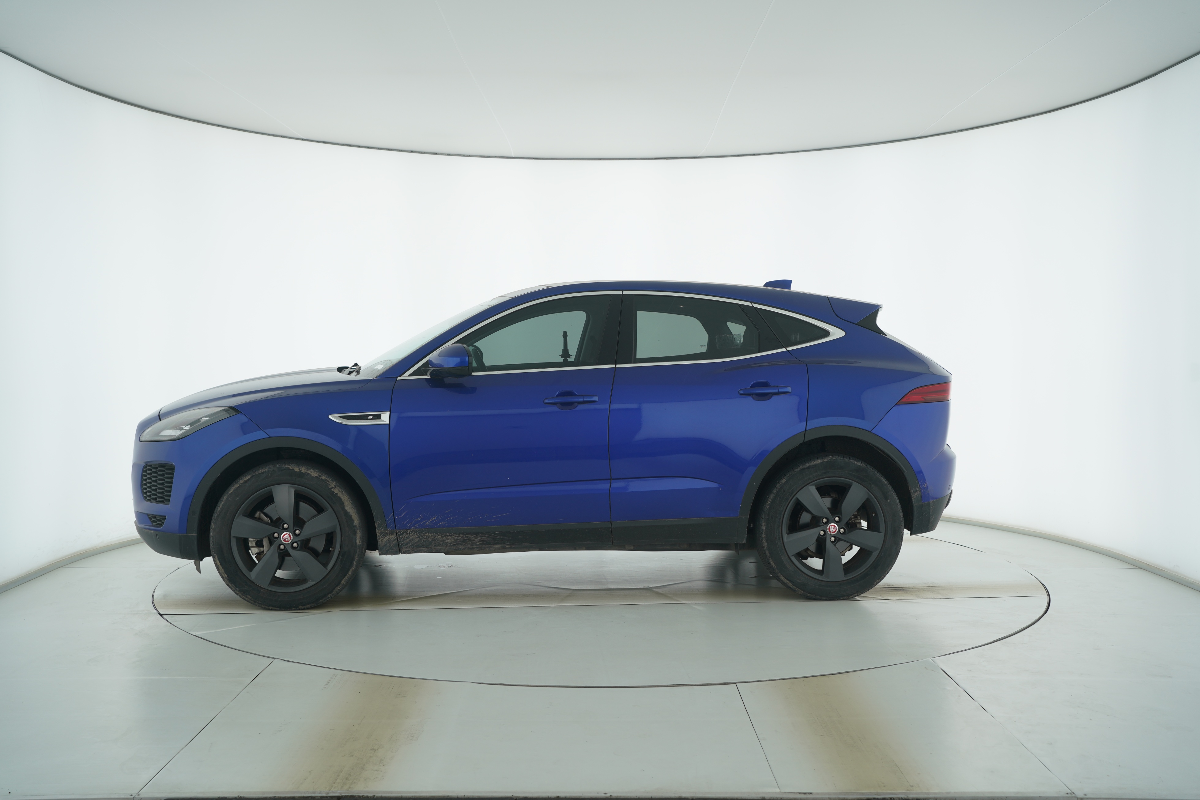 Jaguar E-PACE 2018 — фото 7