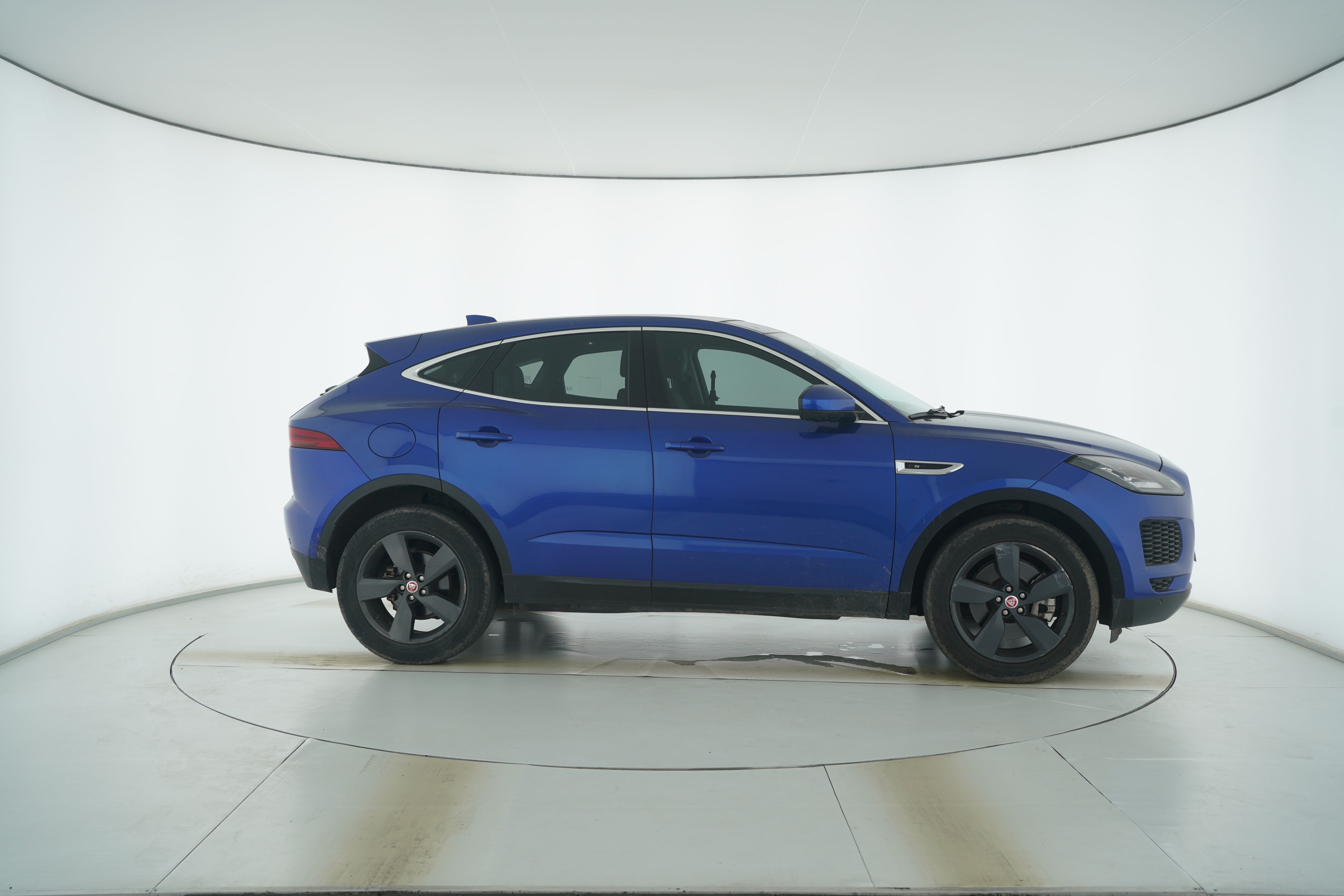 Jaguar E-PACE 2018 — фото 8