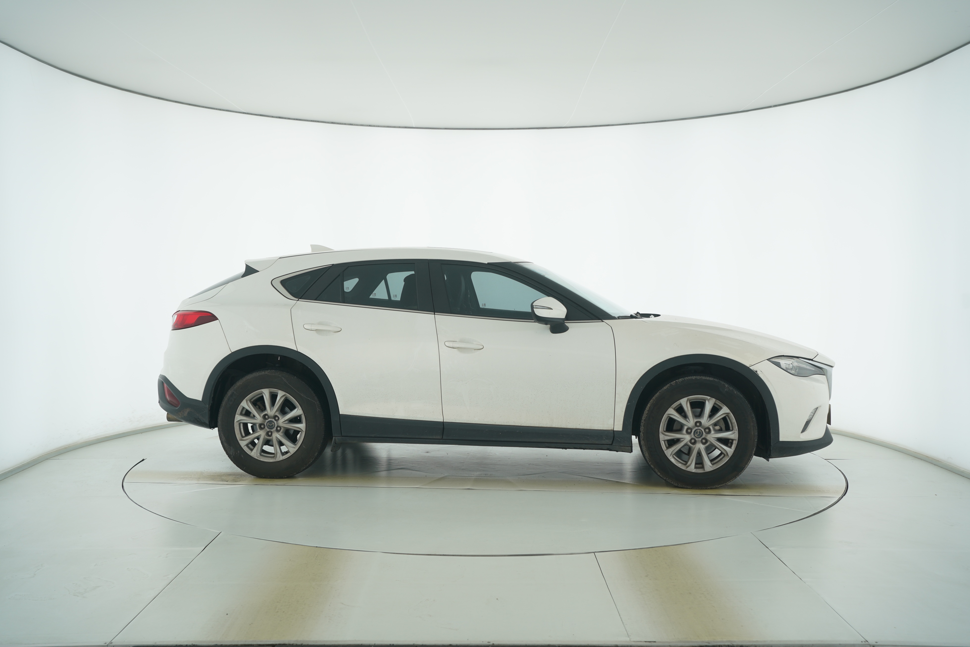 Mazda CX-4 2018 — фото 8