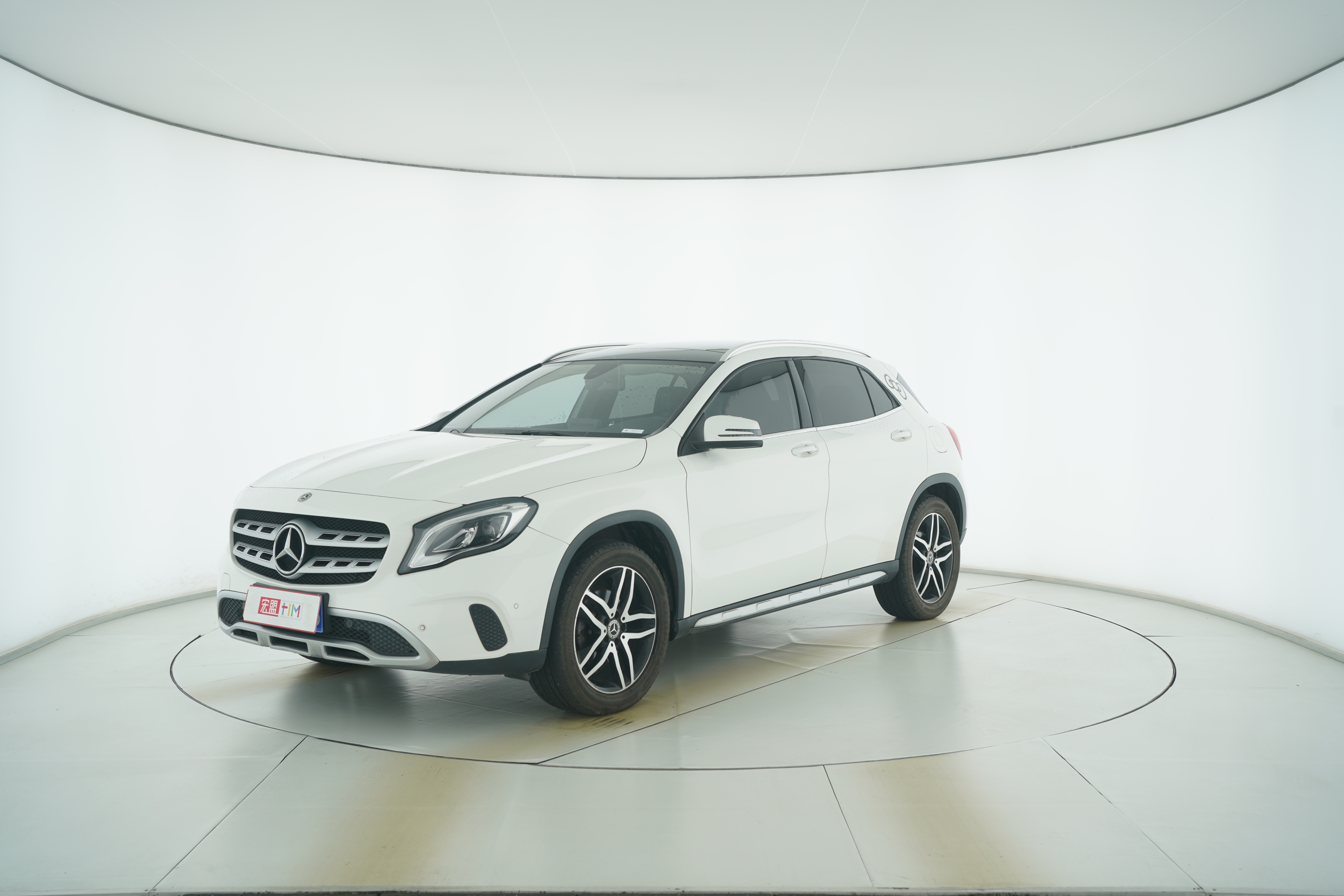 Mercedes Benz GLA 2018 — фото 1