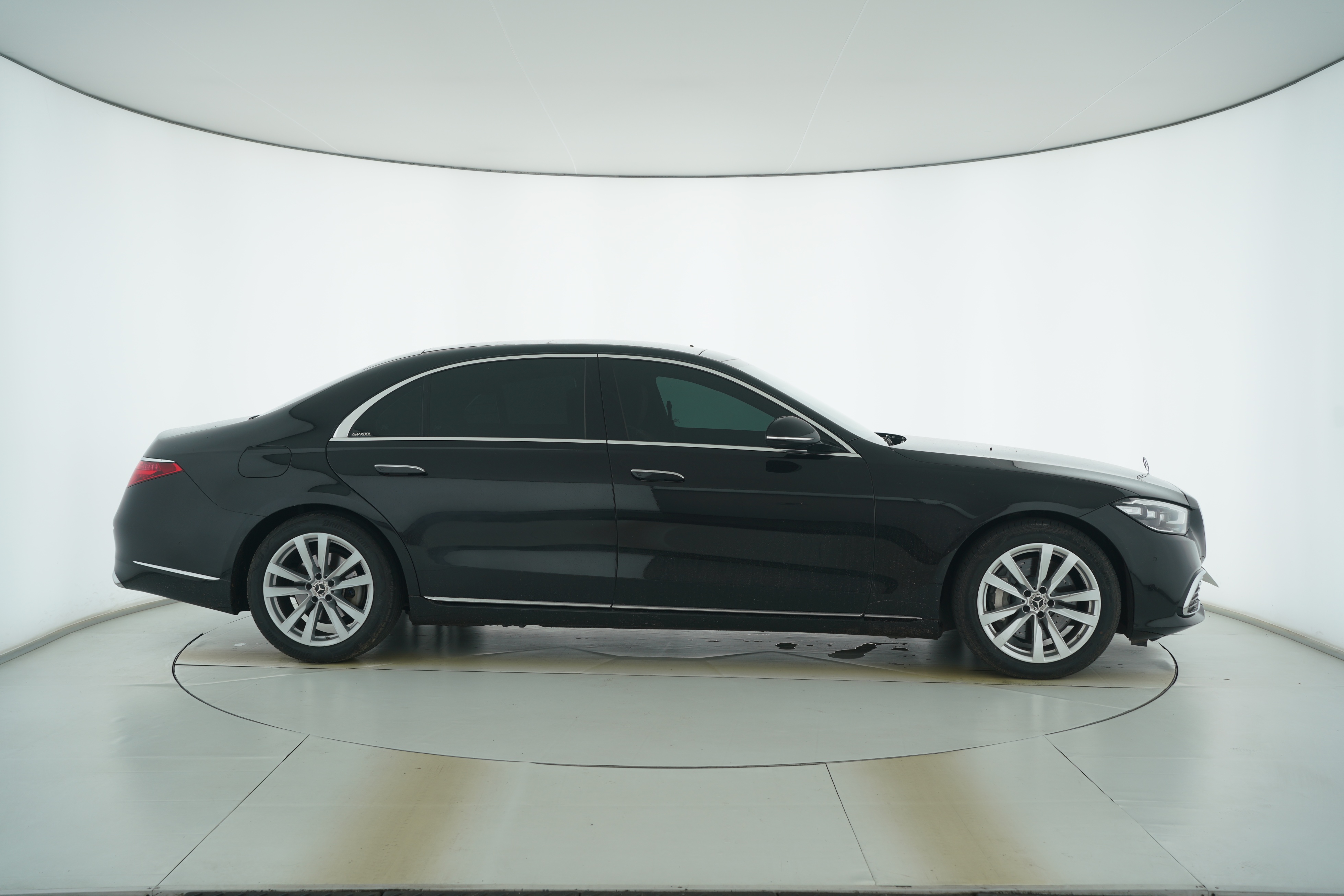 Mercedes Benz S-Class 2023 — фото 8